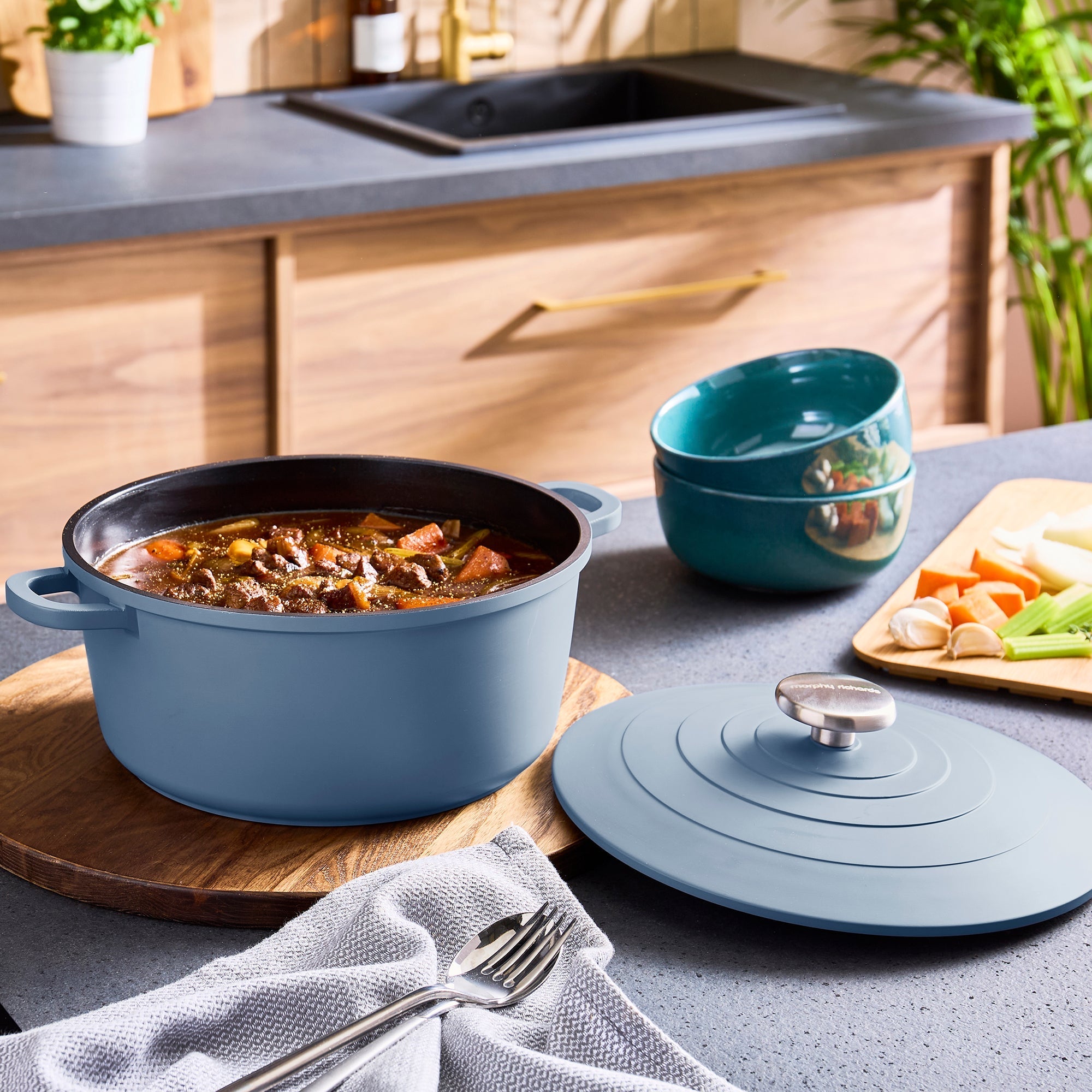 24cm Cast Aluminium Casserole Dish - Blue