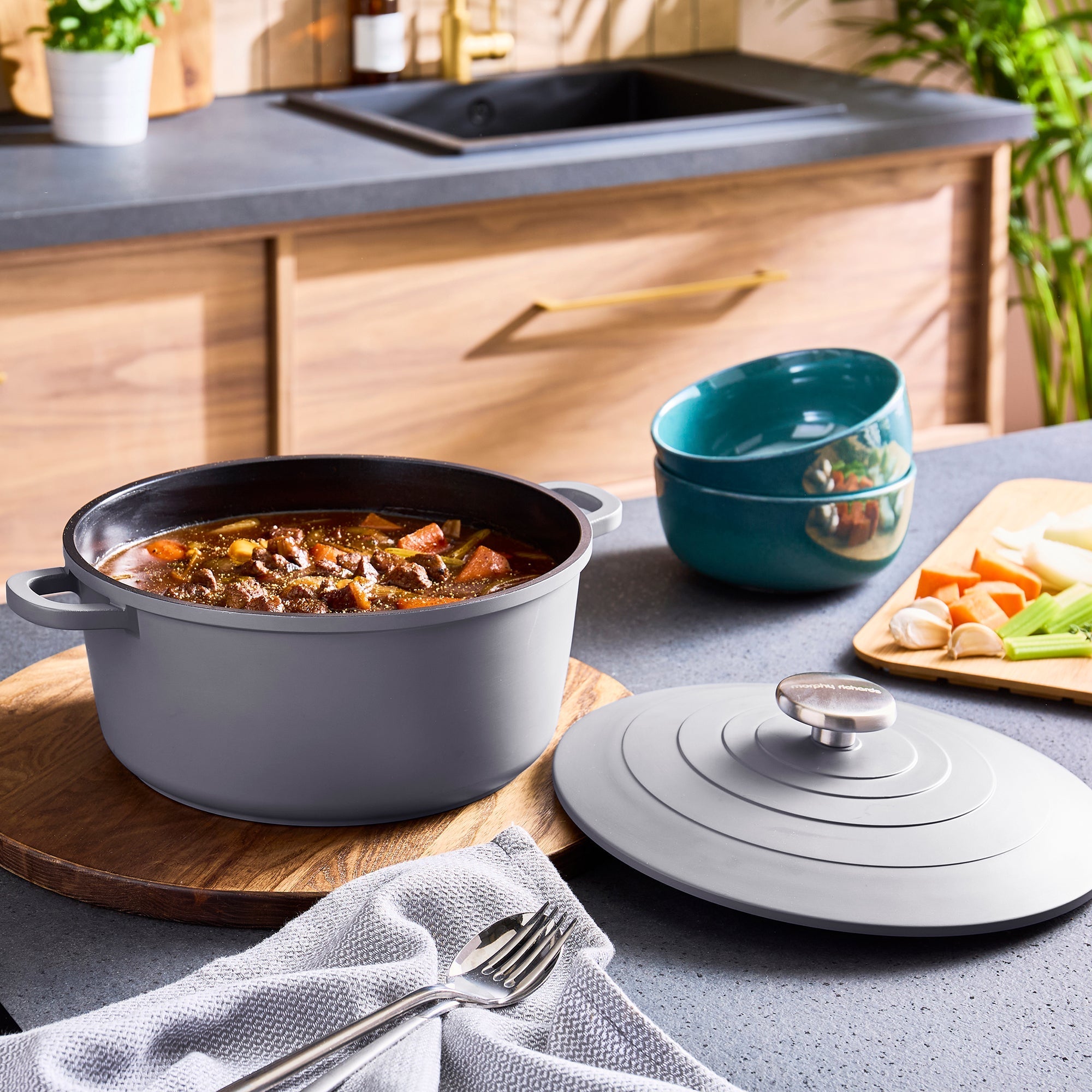 24cm Cast Aluminium Casserole Dish - Grey