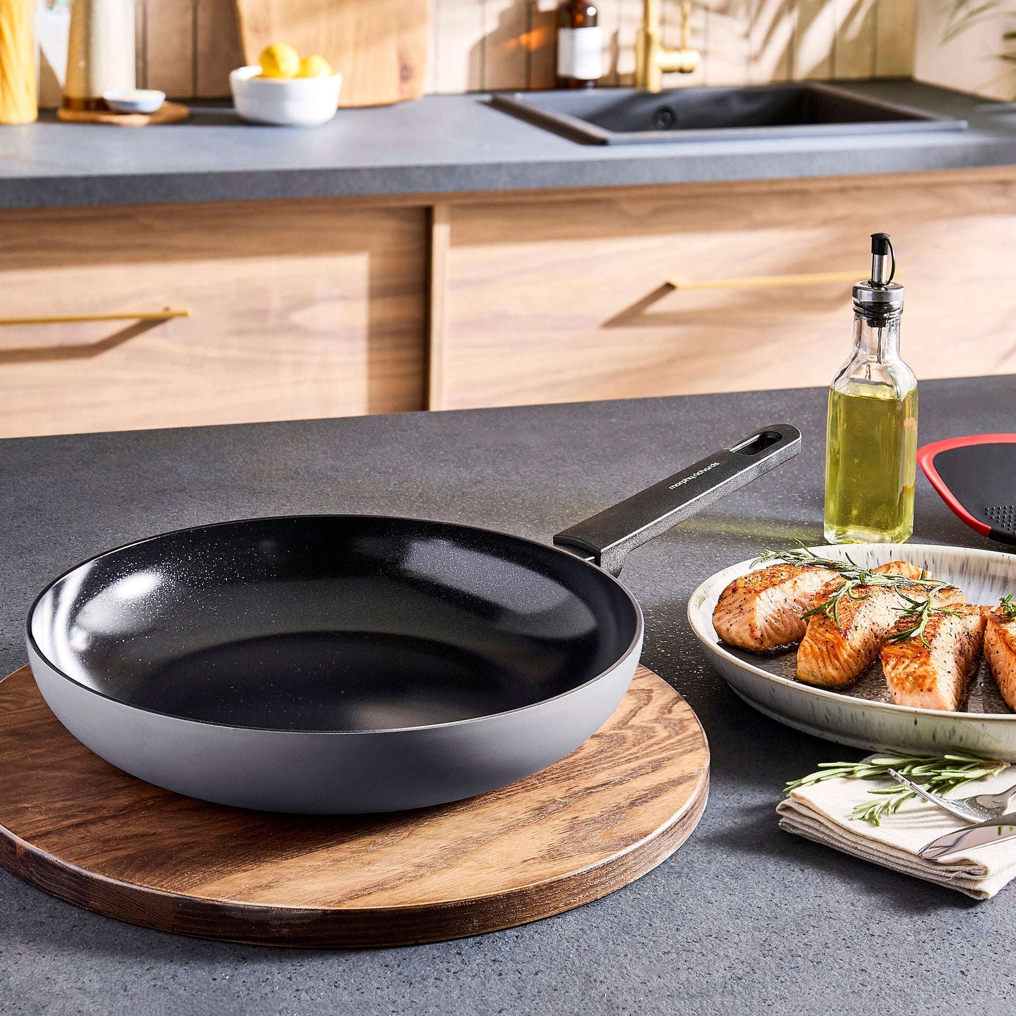 28cm and 20cm Recycled Aluminium Frying Pan Set - Grey