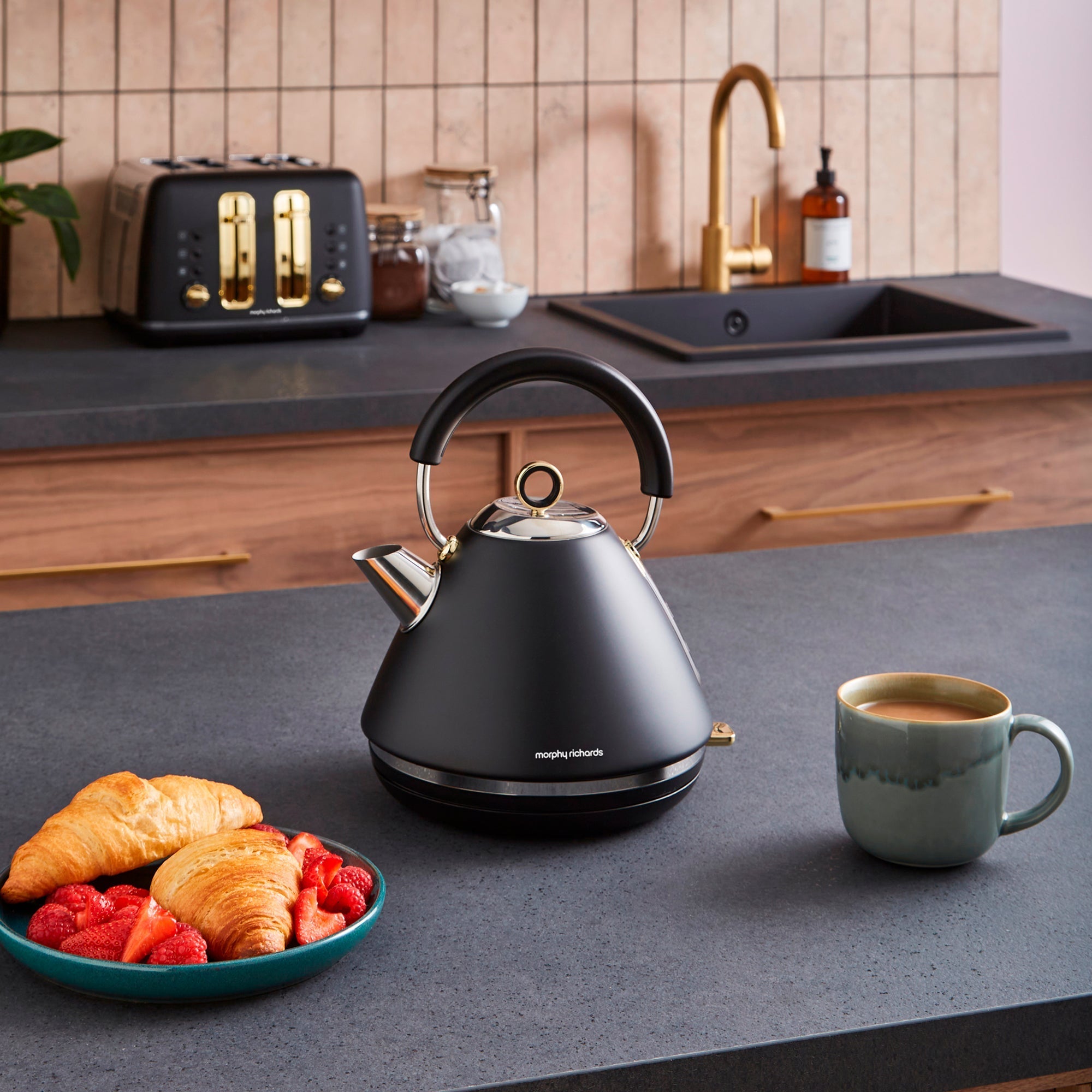 Accents Gold Pyramid Kettle - Black