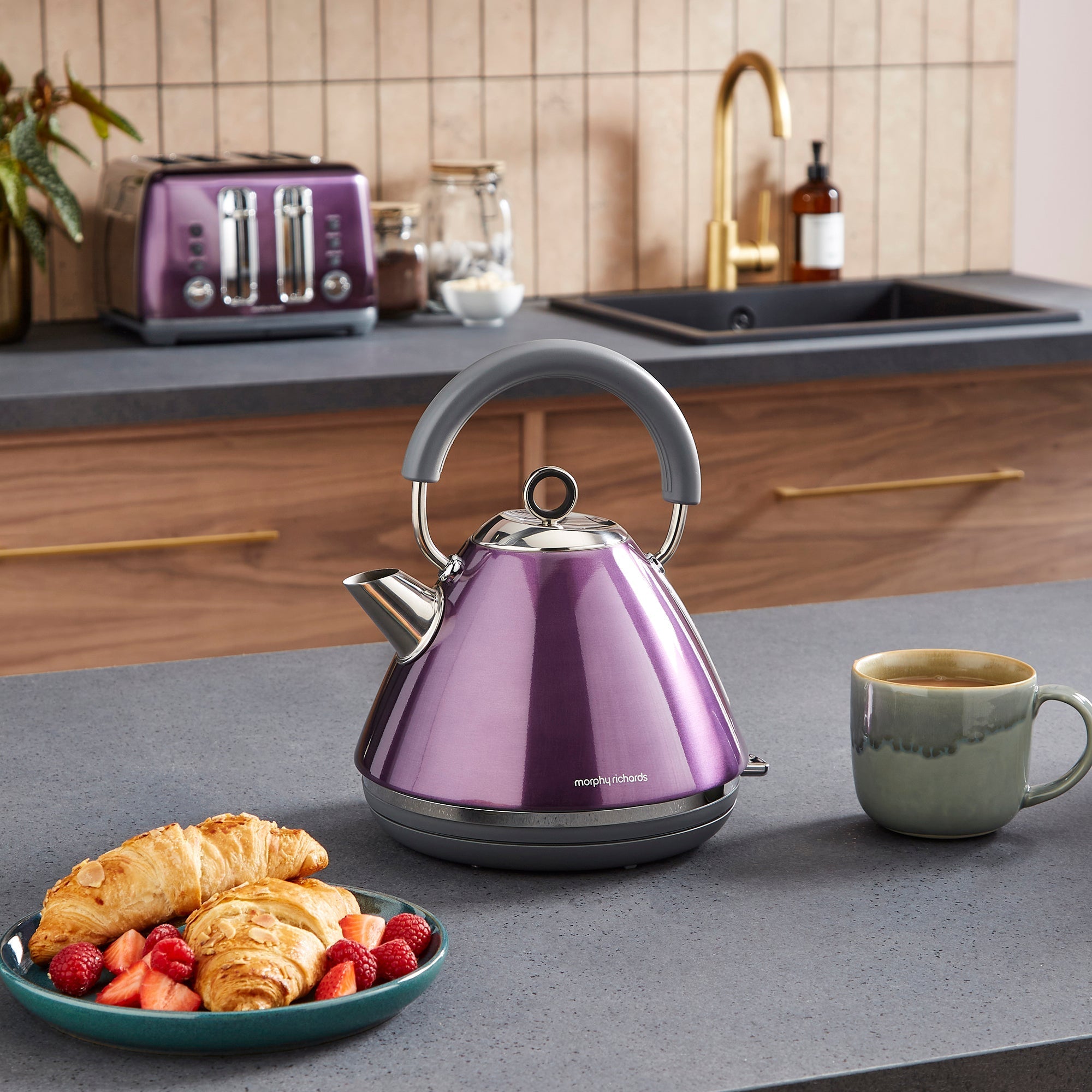 Accents 1.5L Pyramid Kettle - Purple