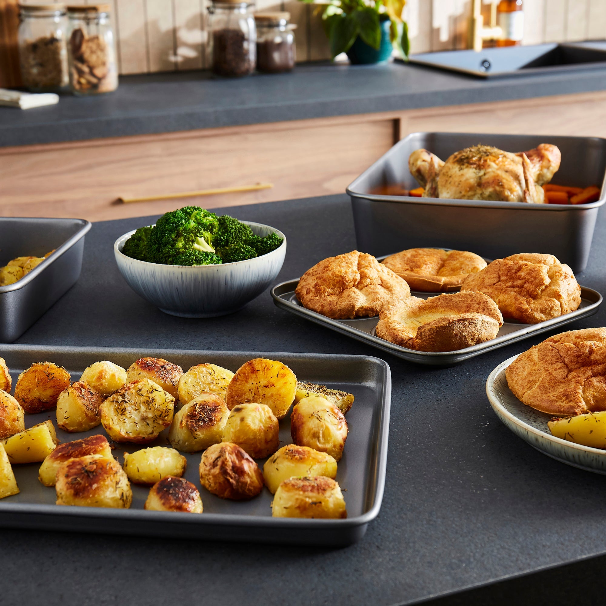 Yorkshire Pudding Tray, Oven Tray and Roasting Tin Set