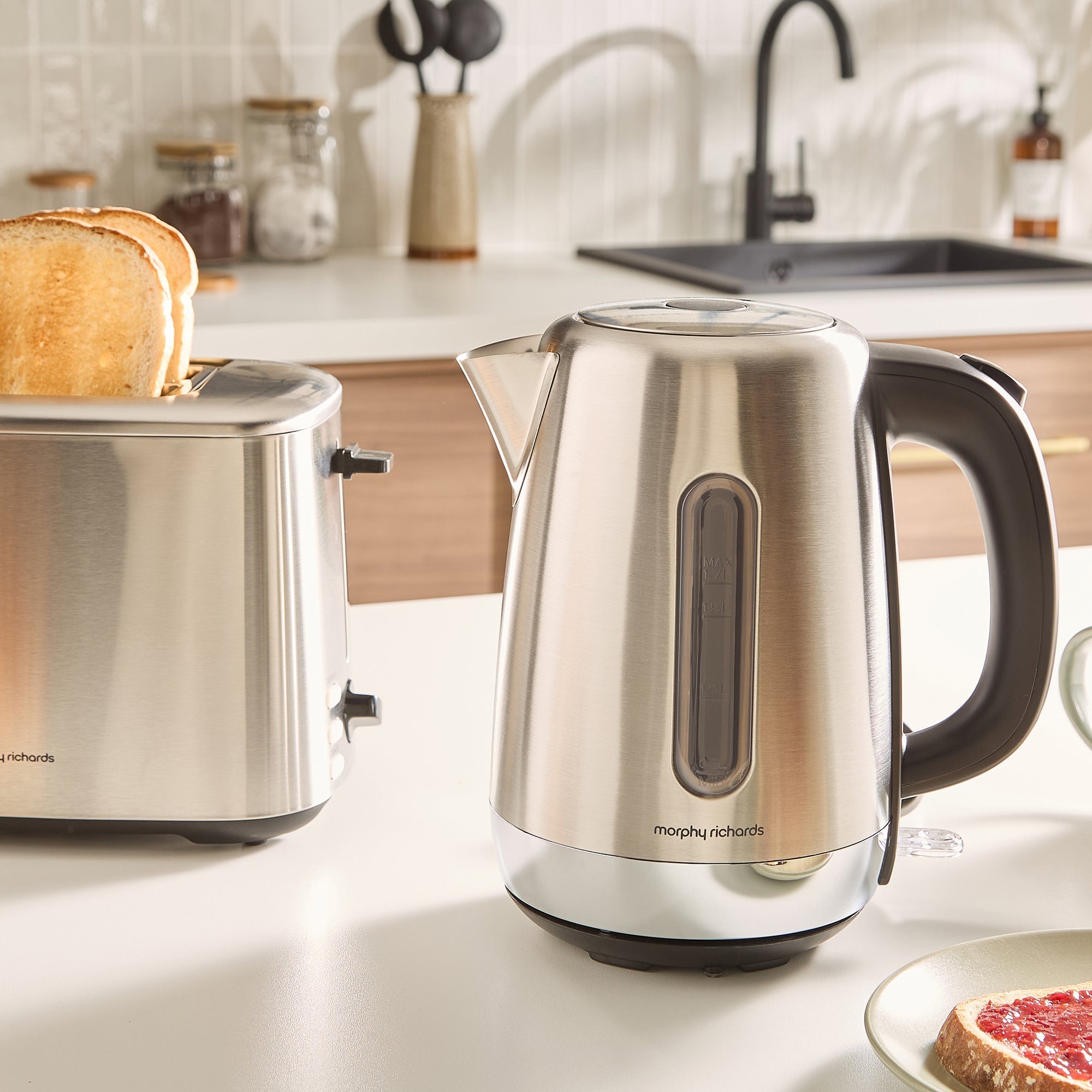 Equip Silver Kettle and Toaster Set