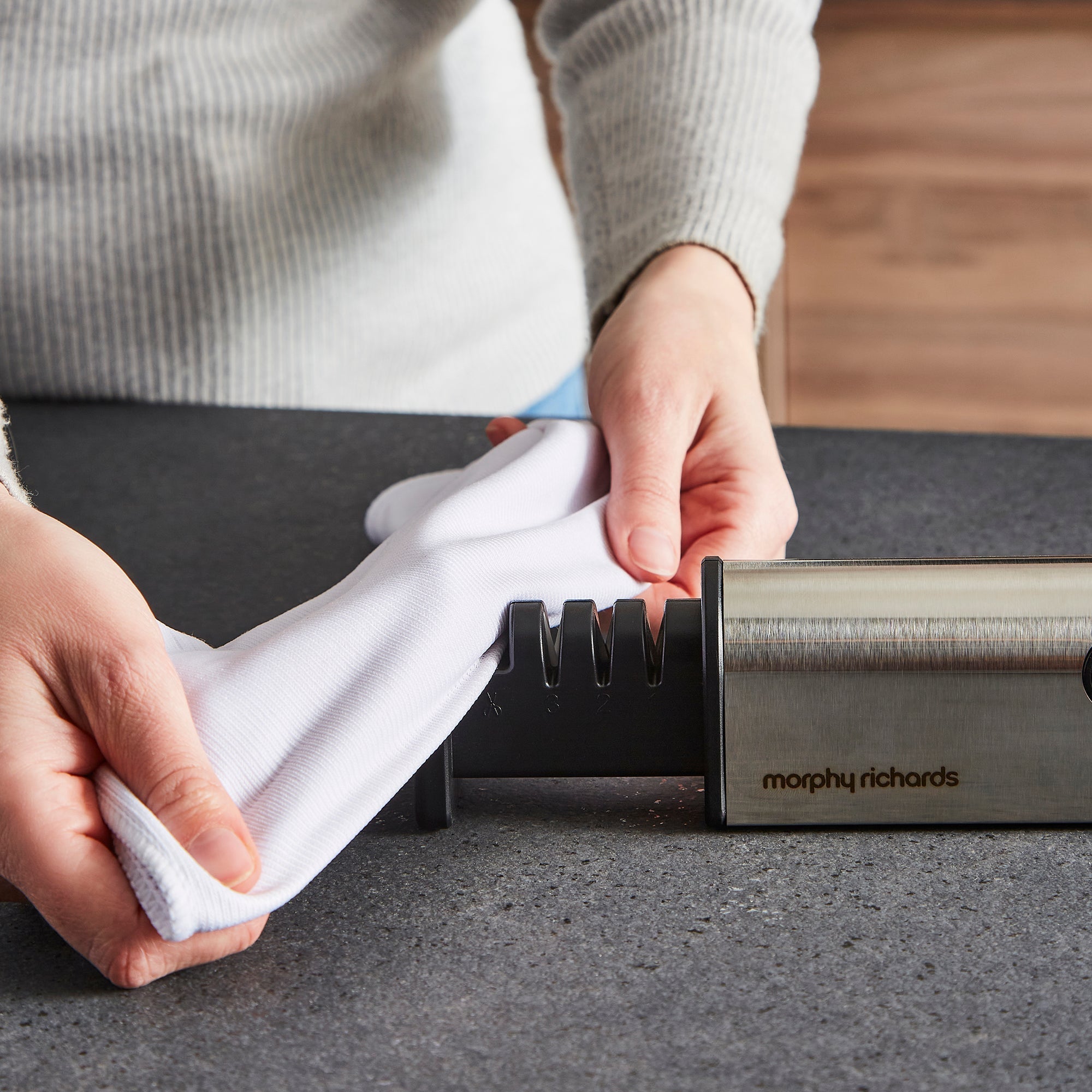 4 in 1 Retractable Knife and Scissor Sharpener