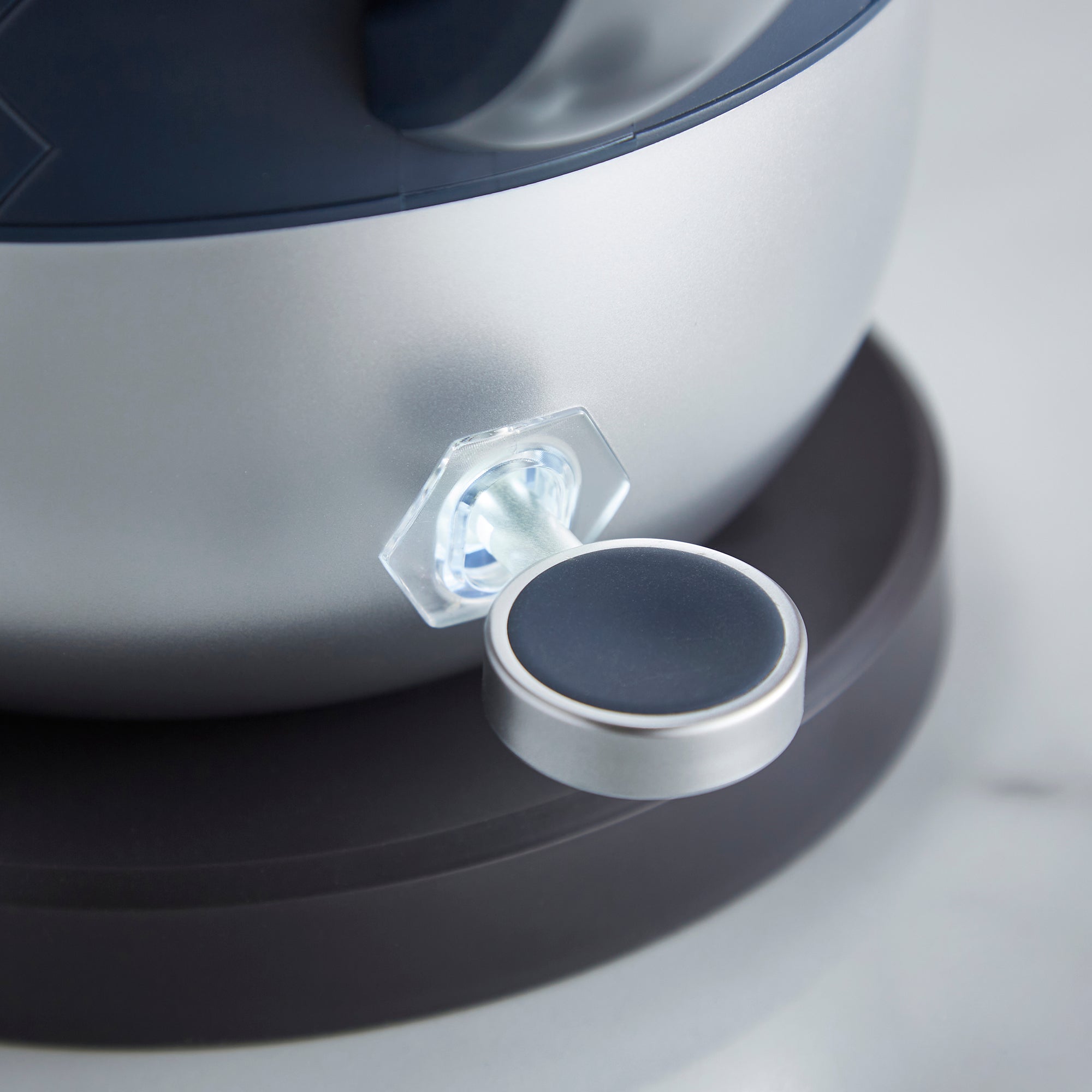 Cassini 1.7L Jug Navy Kettle - Outer Space