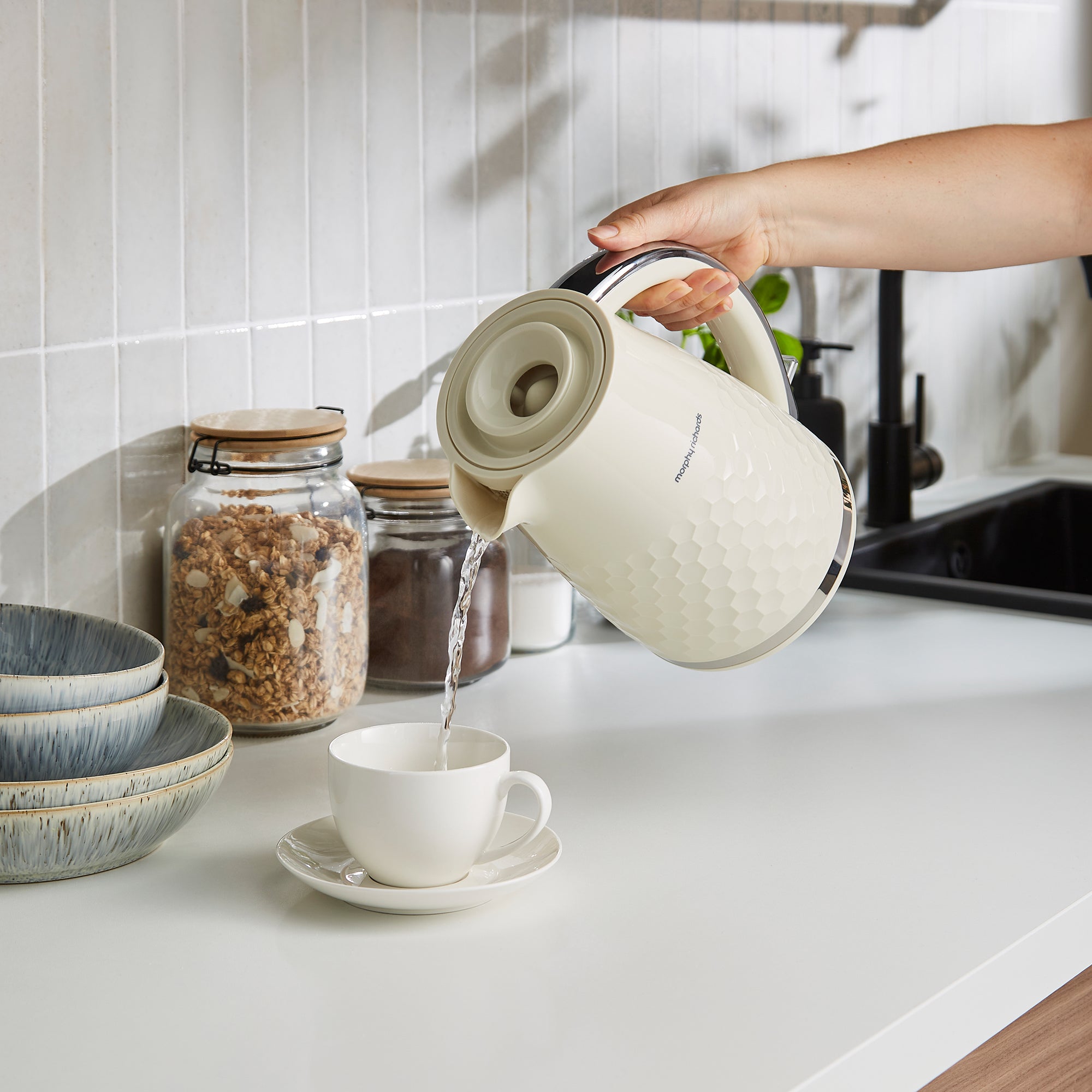 Hive Cream Kettle and Toaster Set