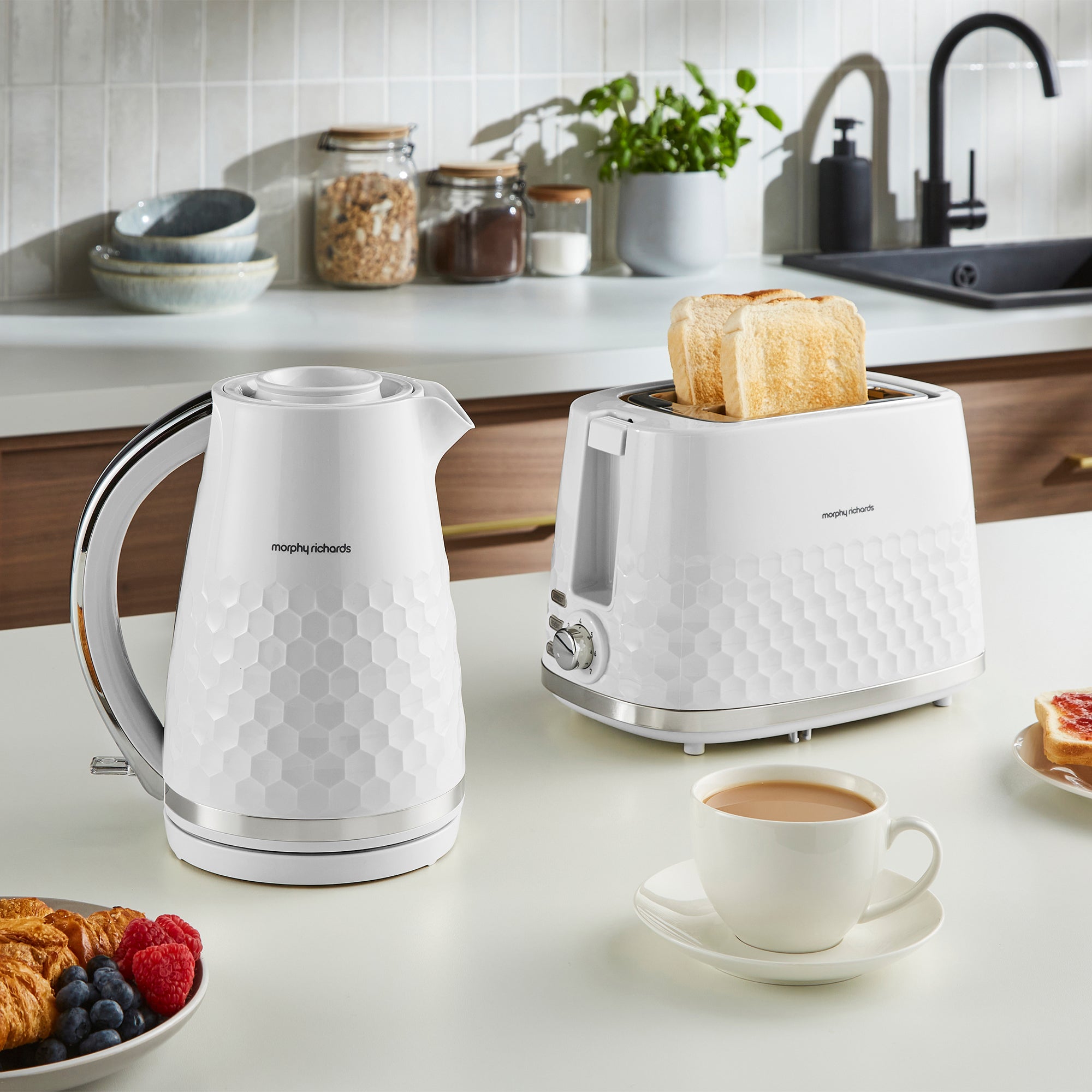 Hive White Kettle and Toaster Set