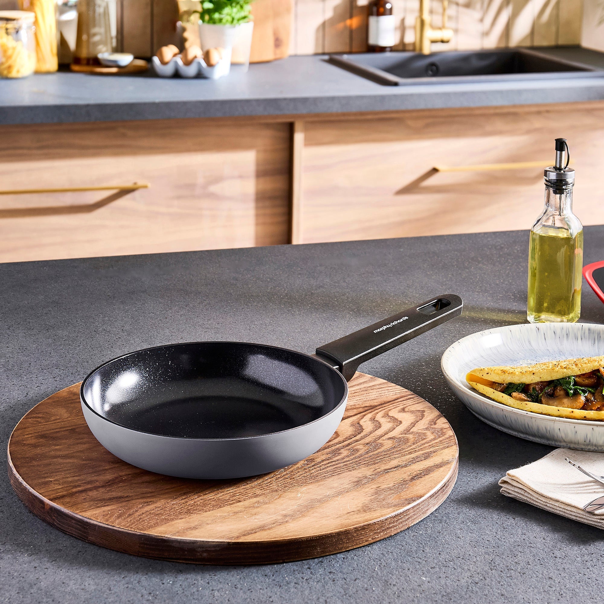 28cm and 20cm Recycled Aluminium Frying Pan Set - Grey