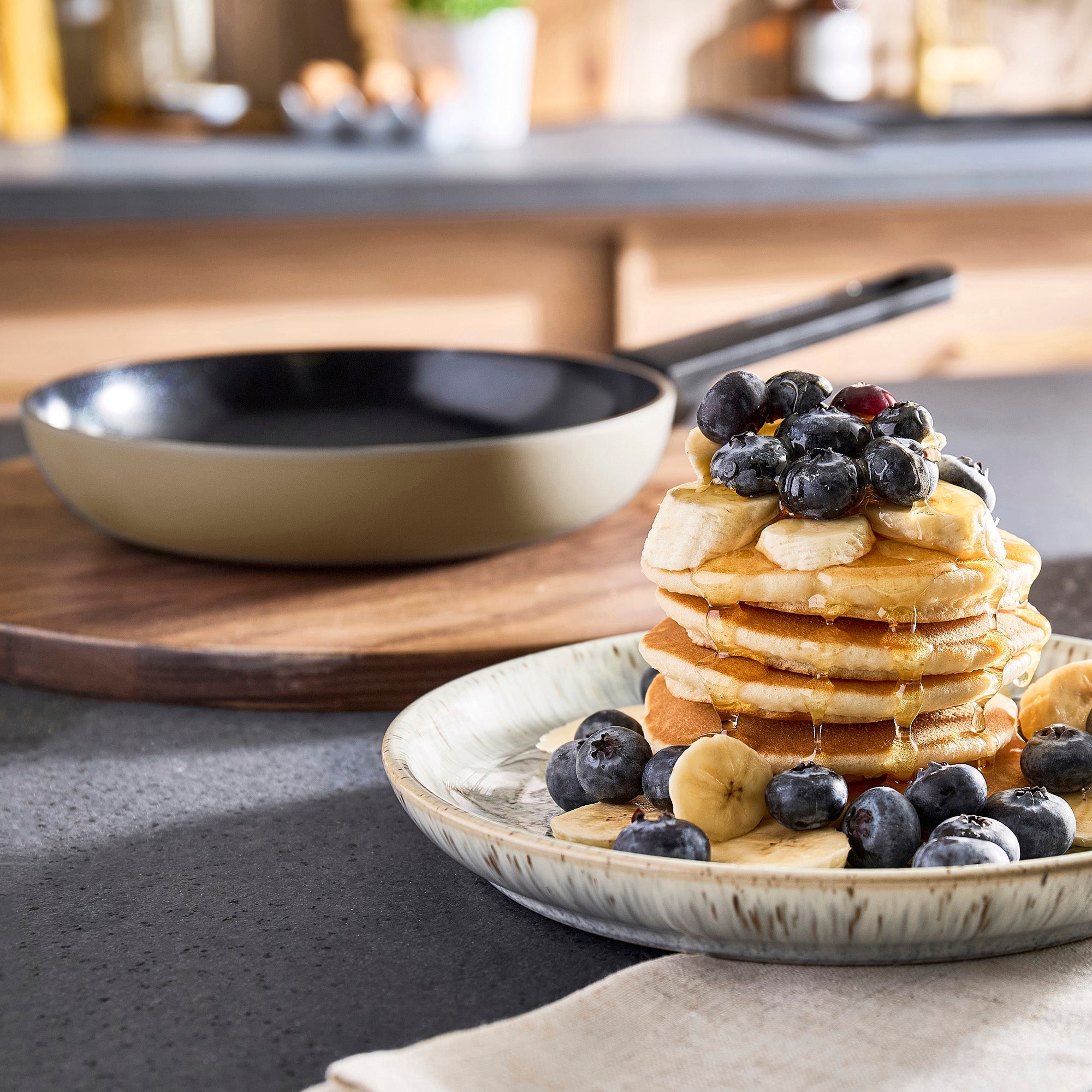 28cm and 20cm Recycled Aluminium Frying Pan Set - Cream