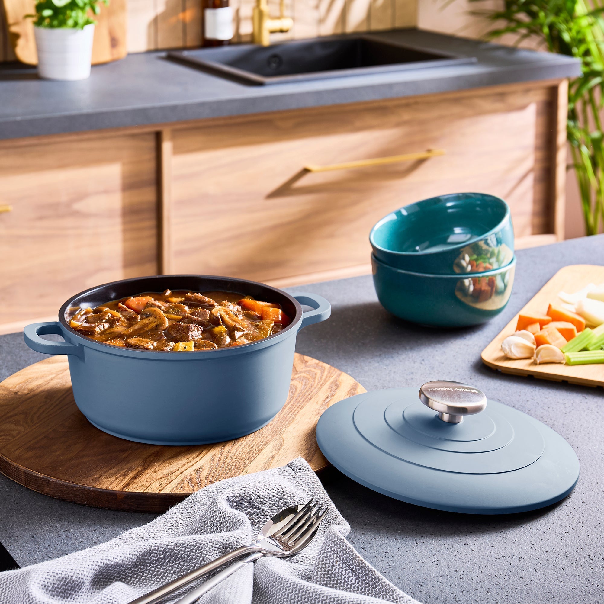 20cm Cast Aluminium Casserole Dish Blue & 24cm Forged Aluminium Saute Pan Set - Blue