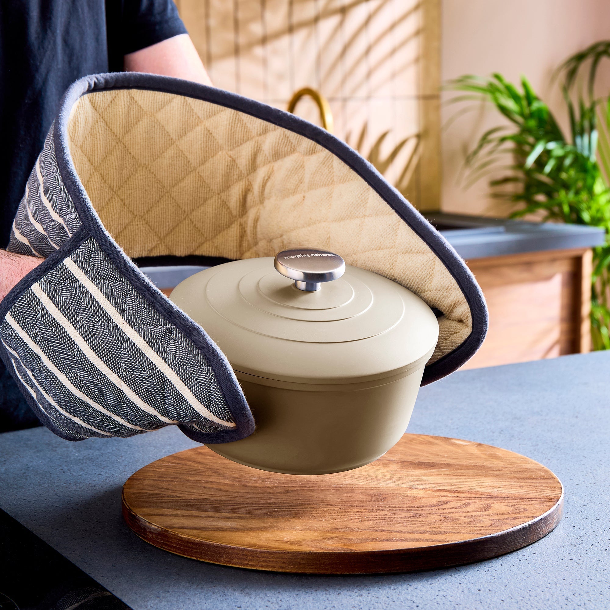 20cm Cast Aluminium Casserole Dish - Cream