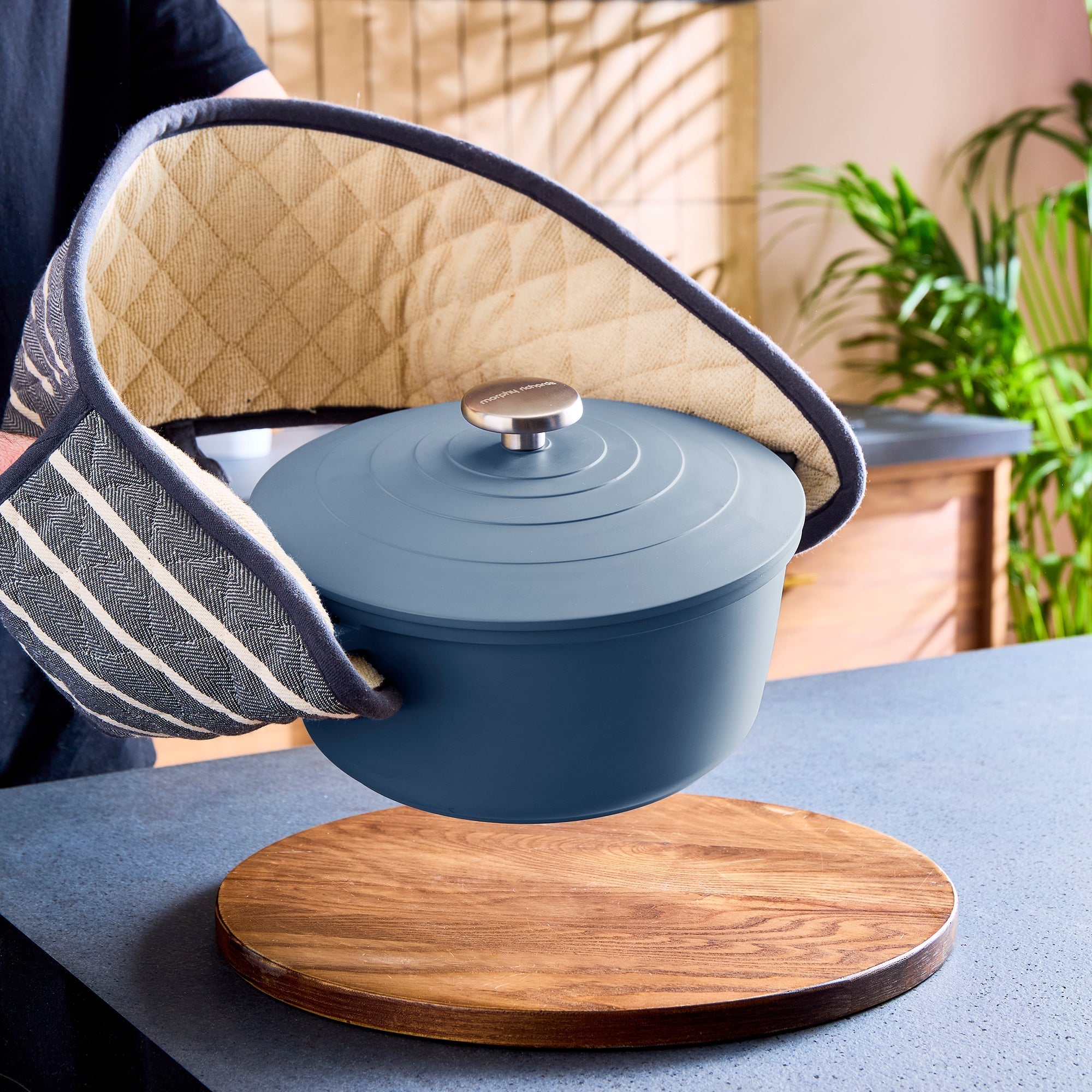 24cm Cast Aluminium Casserole Dish - Blue