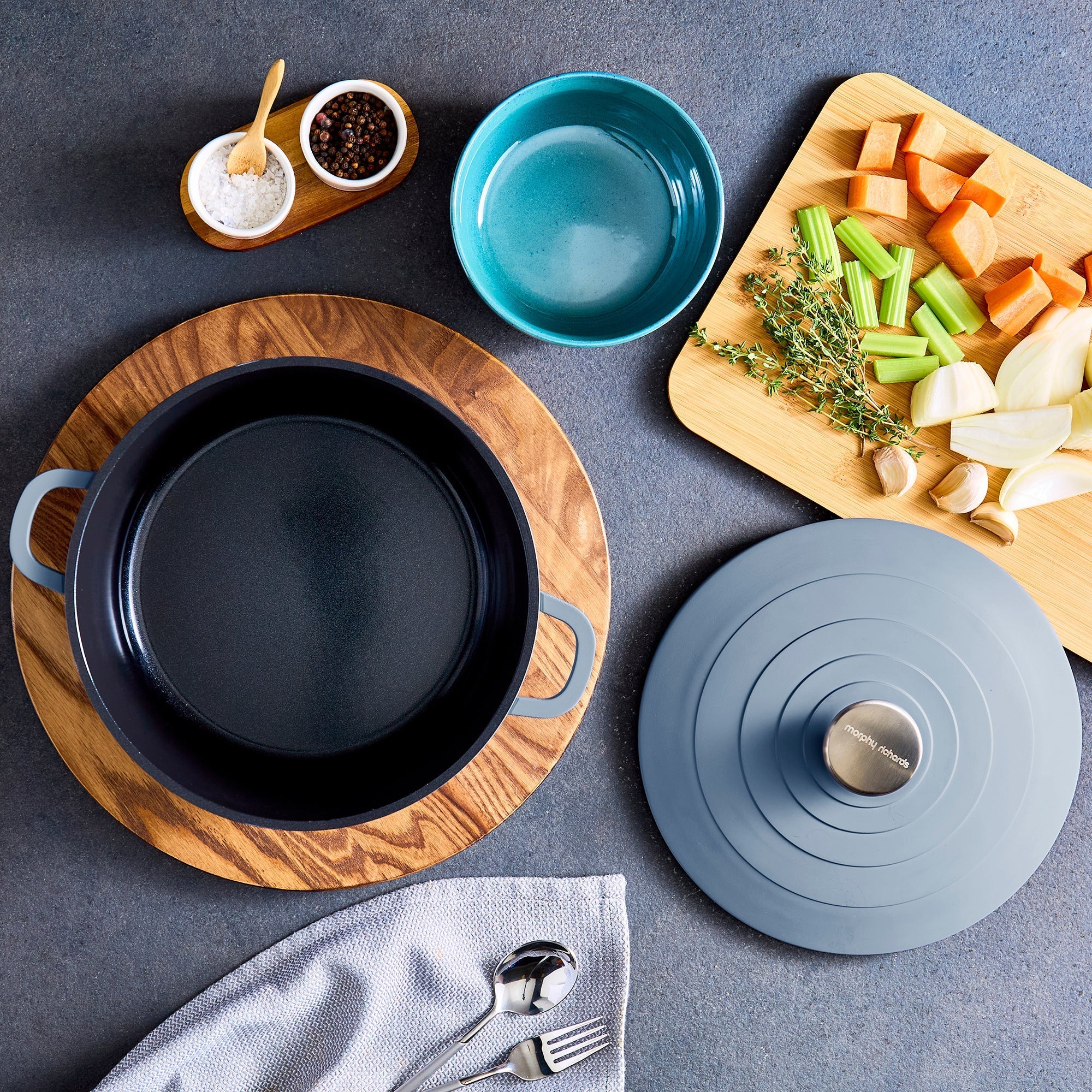 24cm Cast Aluminium Casserole Dish - Blue