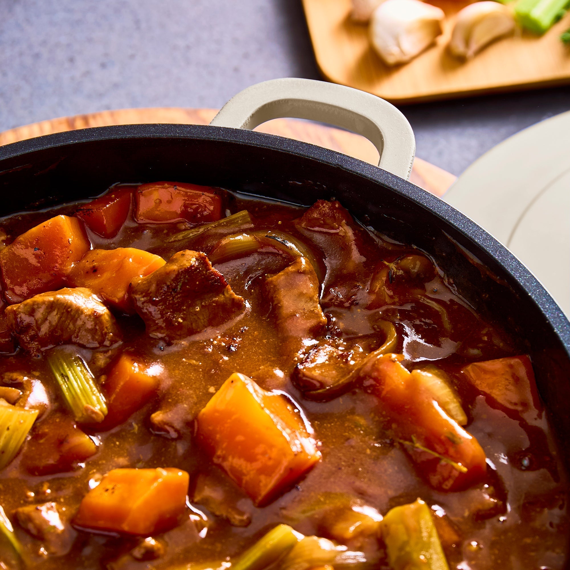 24cm Cast Aluminium Casserole Dish - Cream
