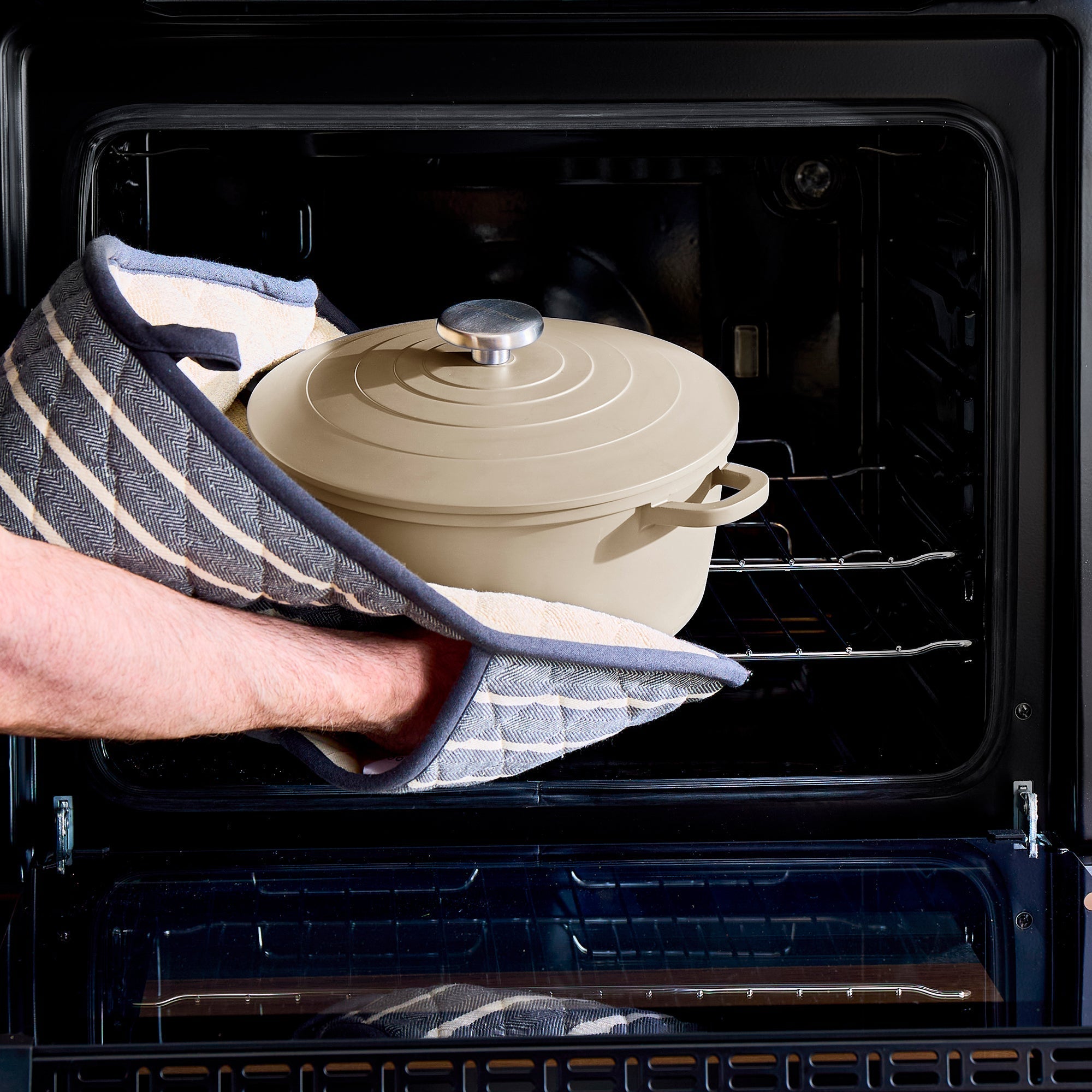 24cm Cast Aluminium Casserole Dish - Cream