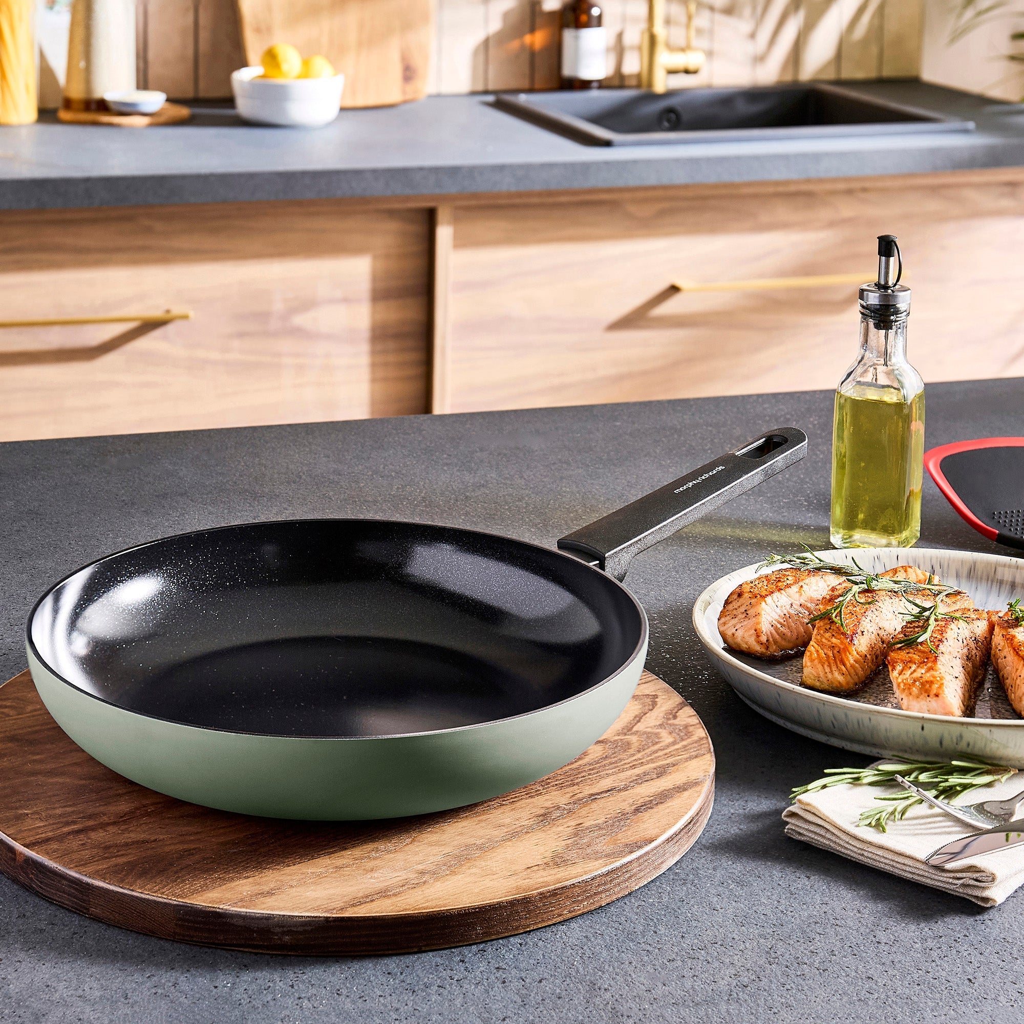 28cm and 20cm Recycled Aluminium Frying Pan Set - Green