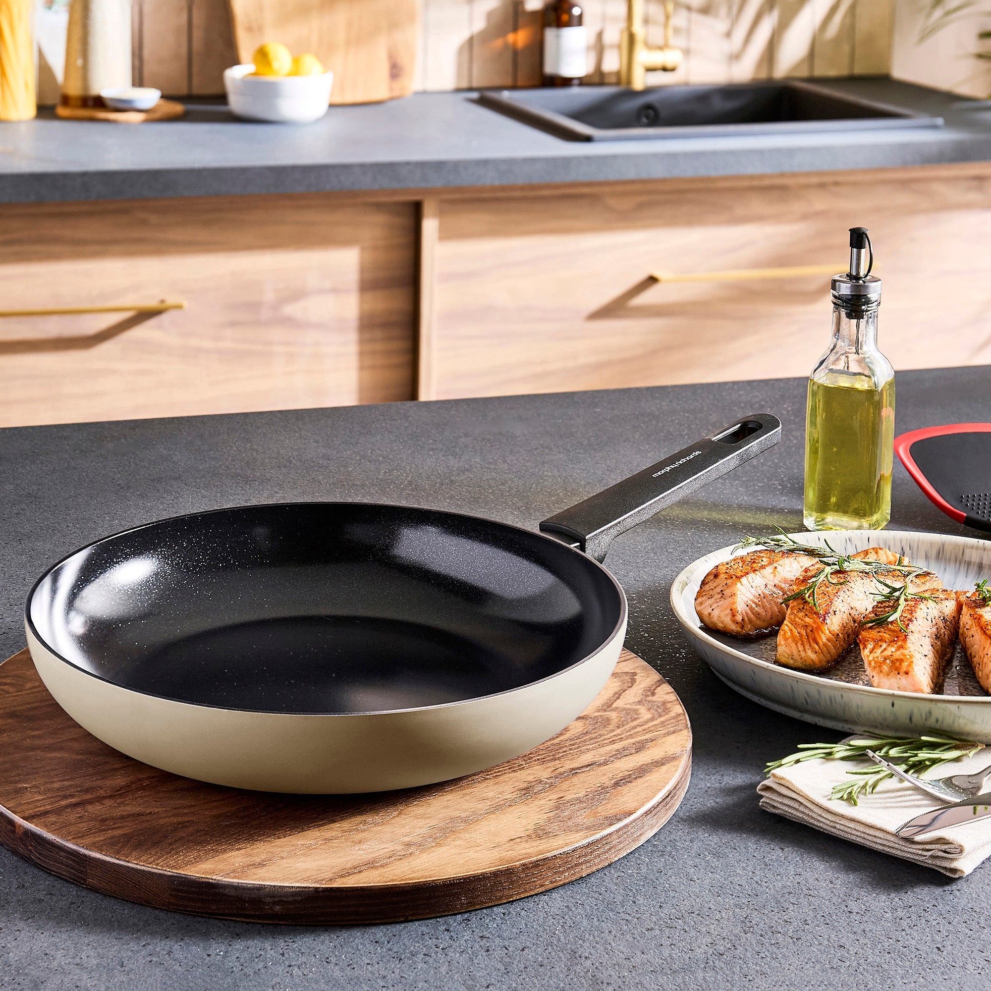 28cm Recycled Aluminium Frying Pan and Slotted and Solid Turner Set