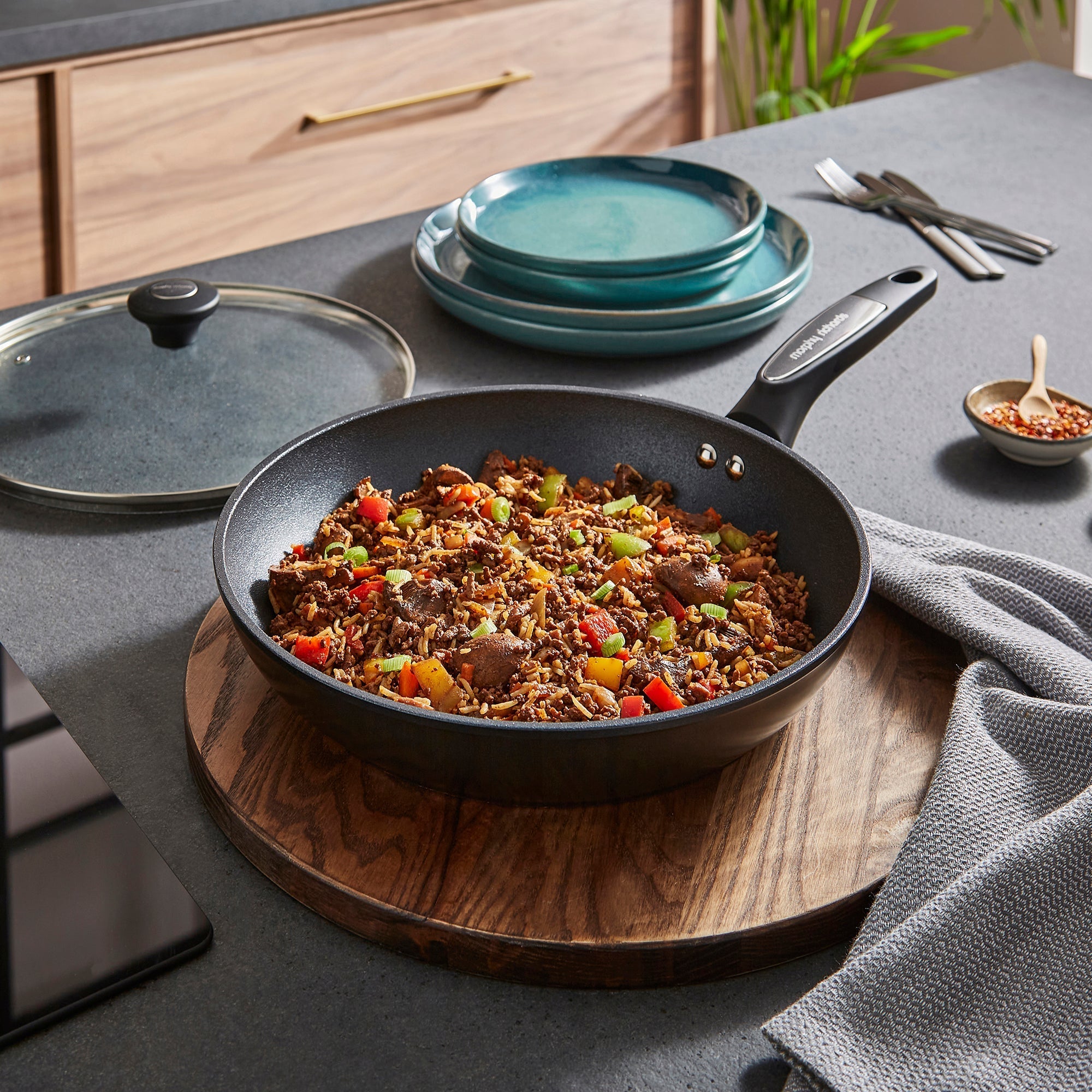 28cm Forged Aluminium Ceramica Lidded Frying Pan