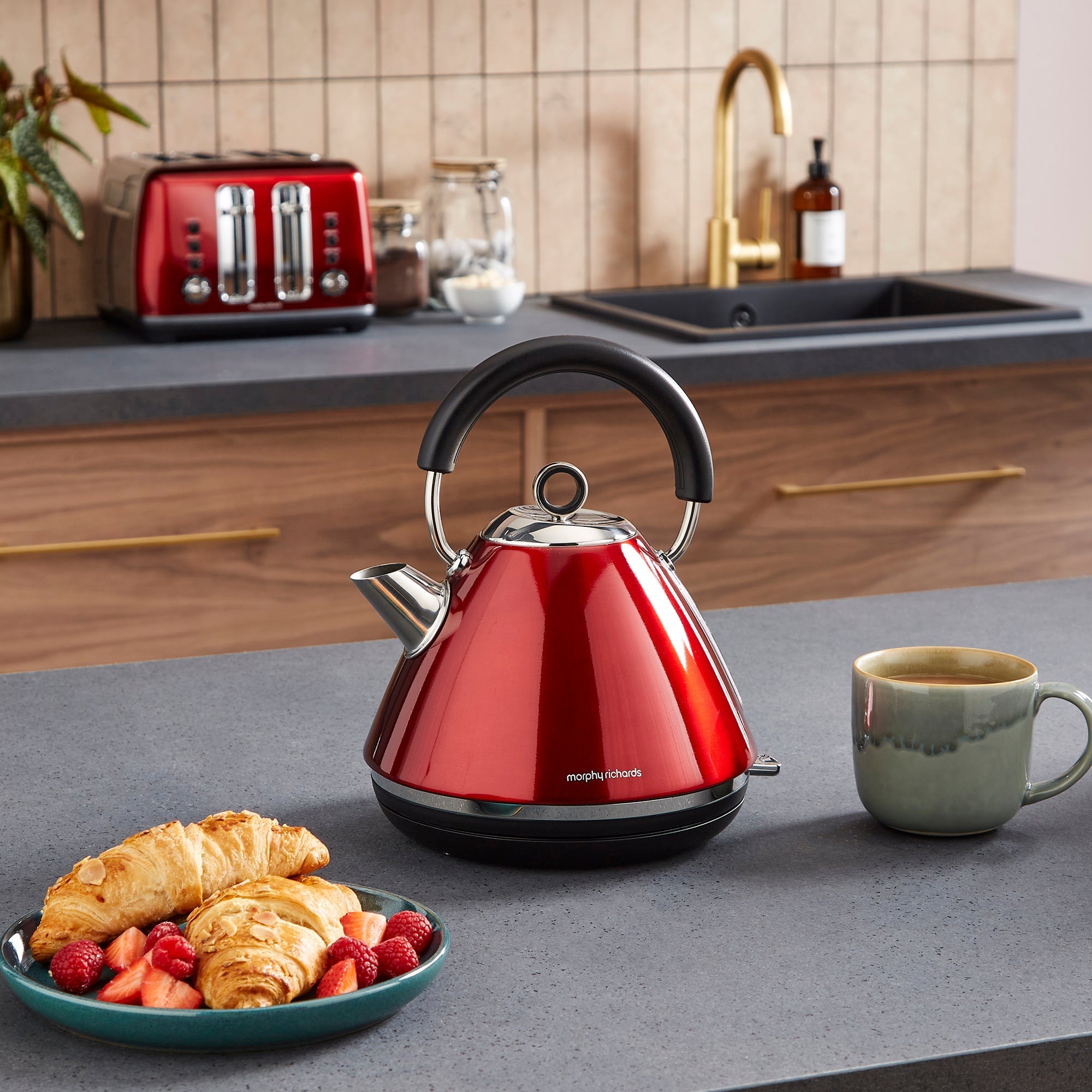 Accents 1.5L Pyramid Kettle - Red