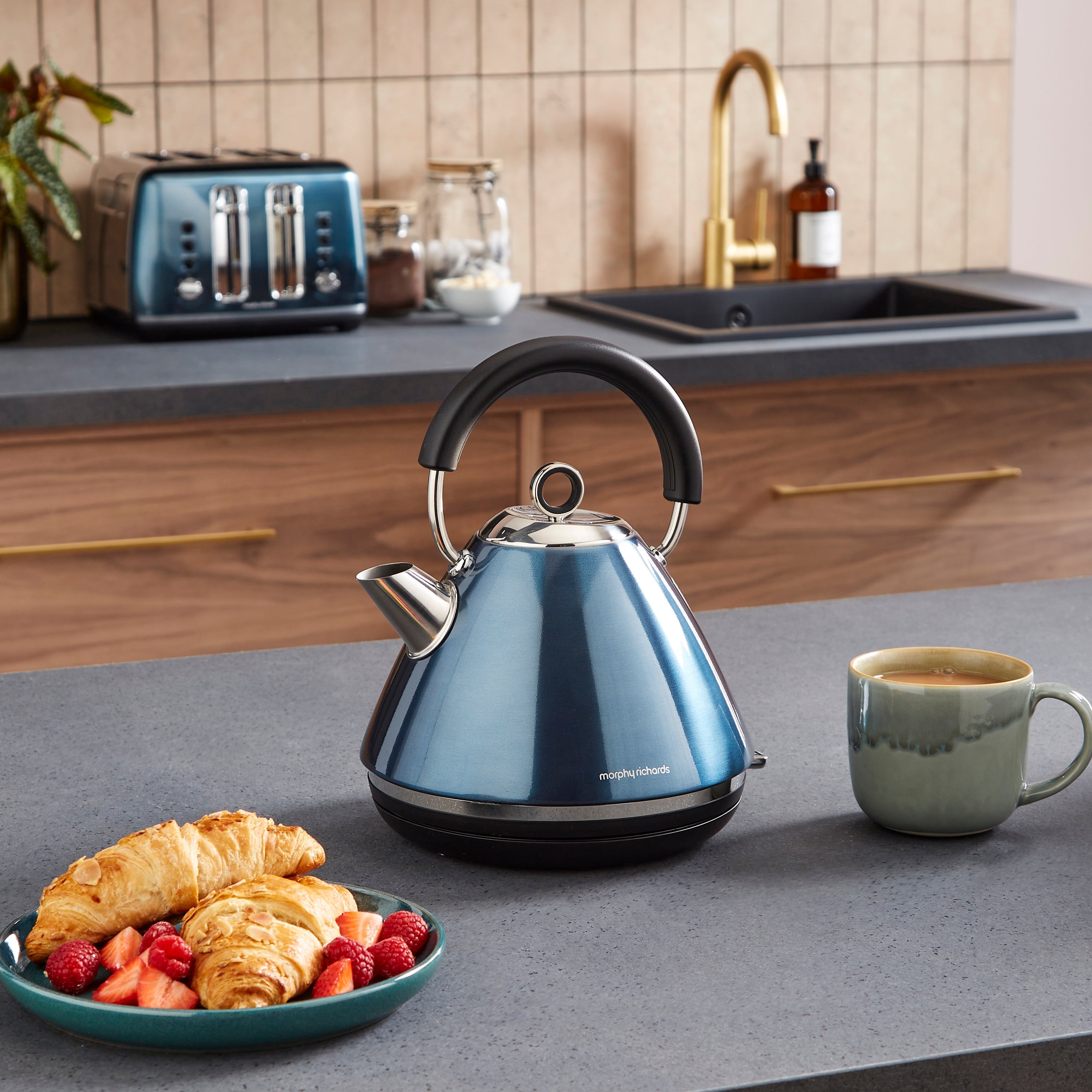 Accents 1.5L Pyramid Kettle - Blue