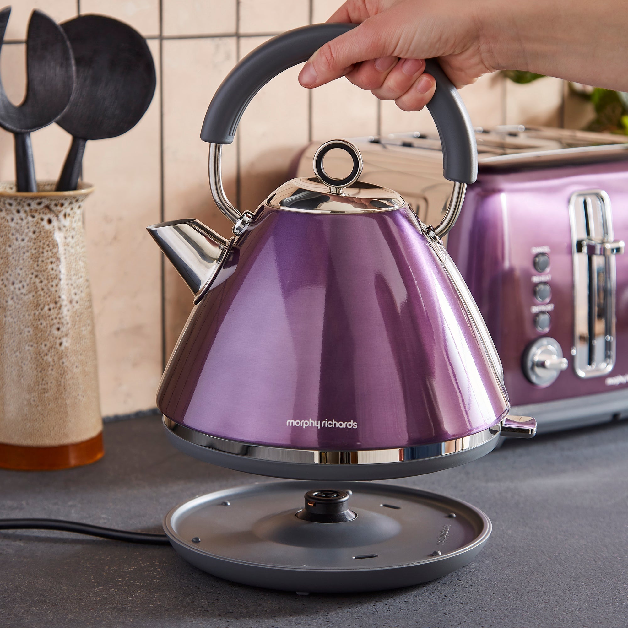 Accents 1.5L Pyramid Kettle - Purple