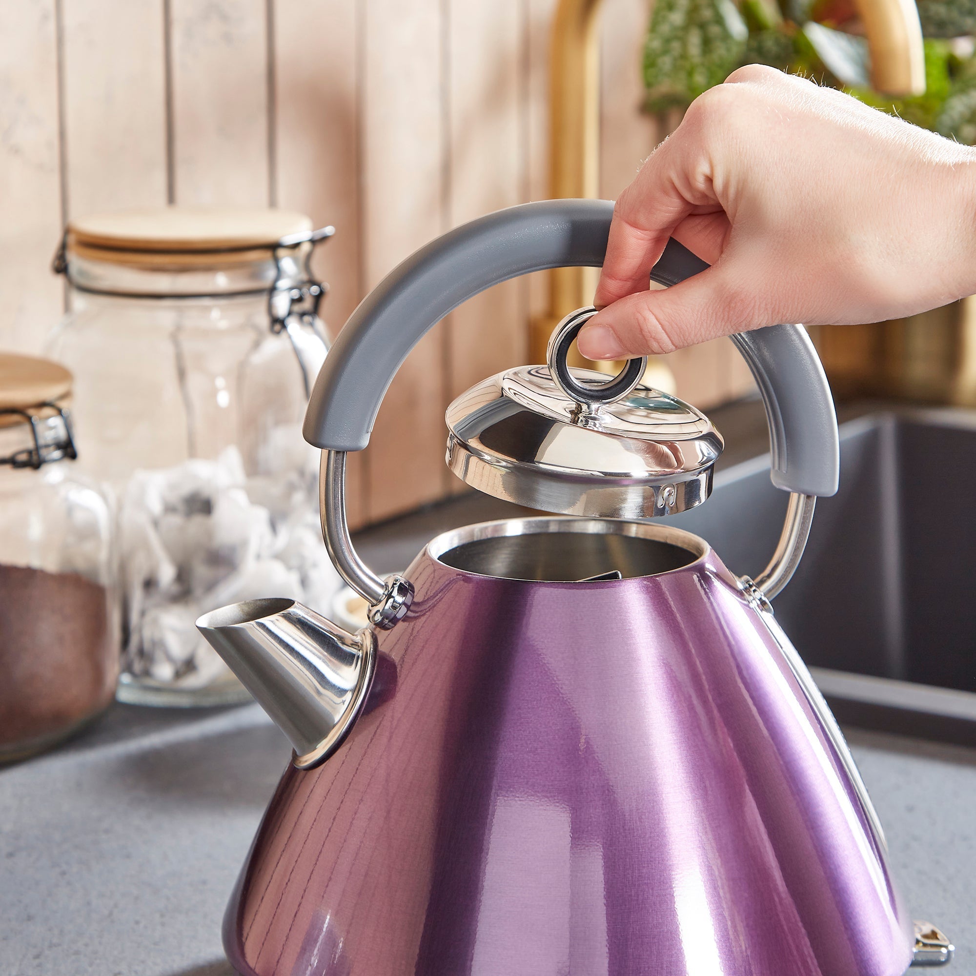 Accents 1.5L Pyramid Kettle - Purple