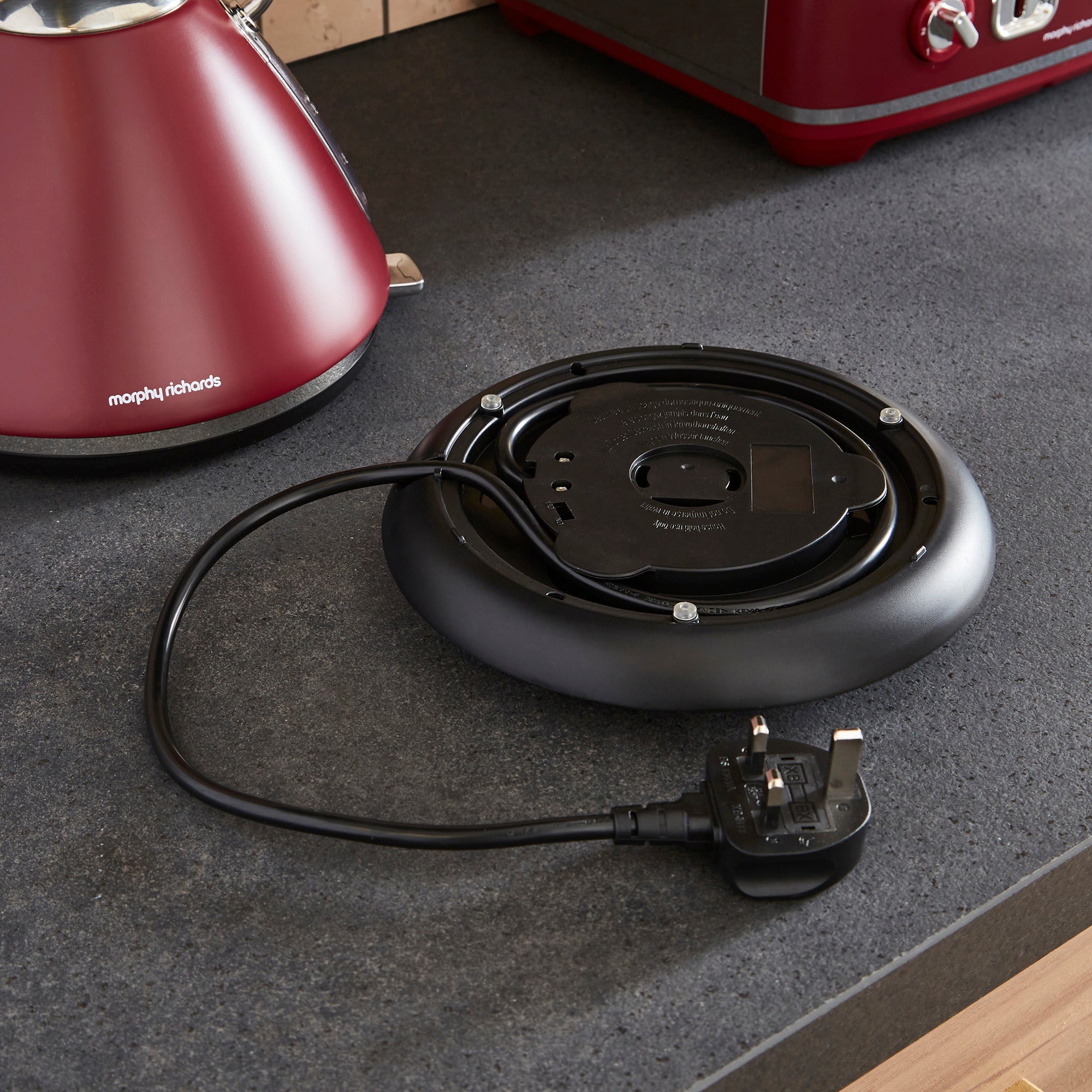 Limited Edition Accents 1.5L Pyramid Kettle - Rhubarb