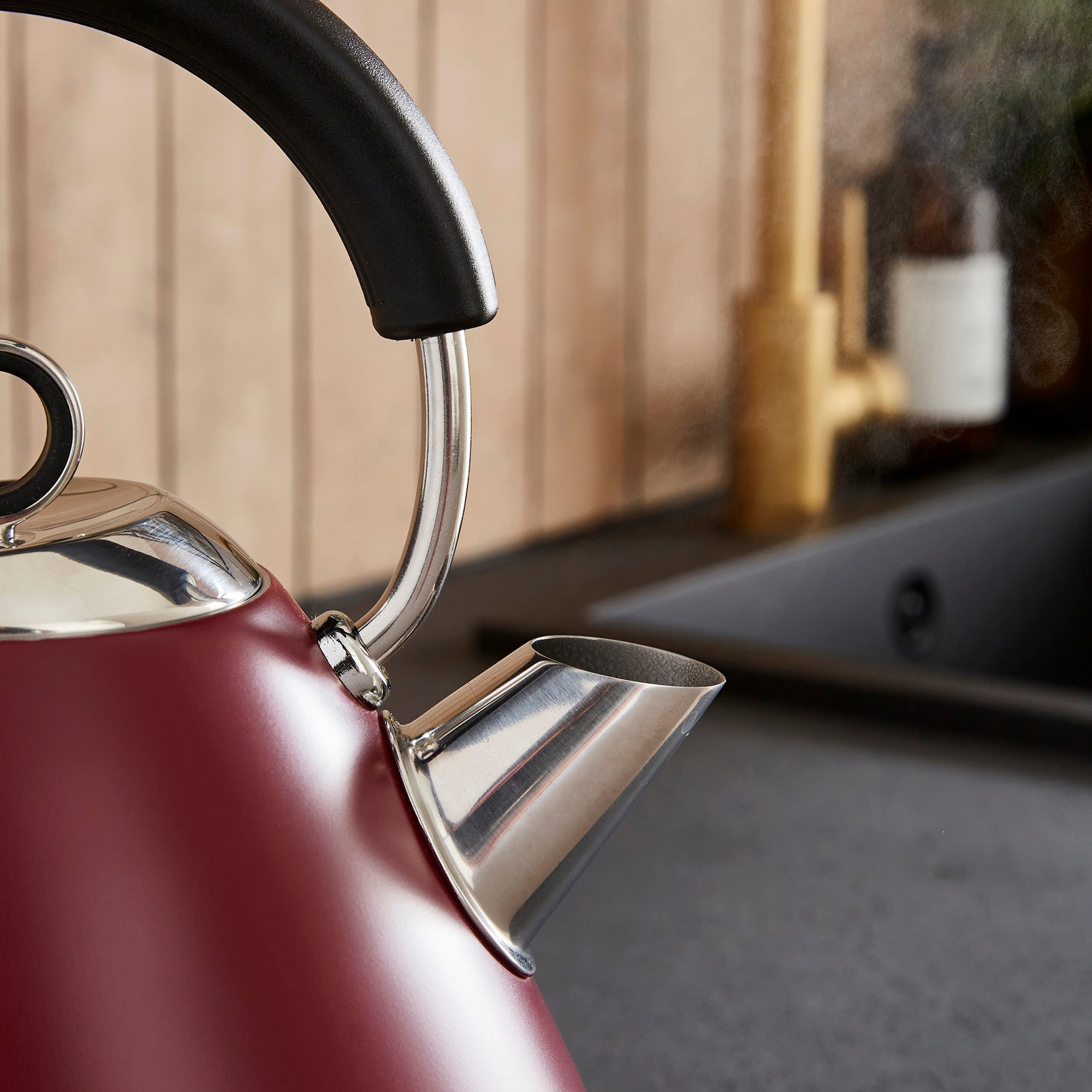 Limited Edition Accents 1.5L Pyramid Kettle - Rhubarb