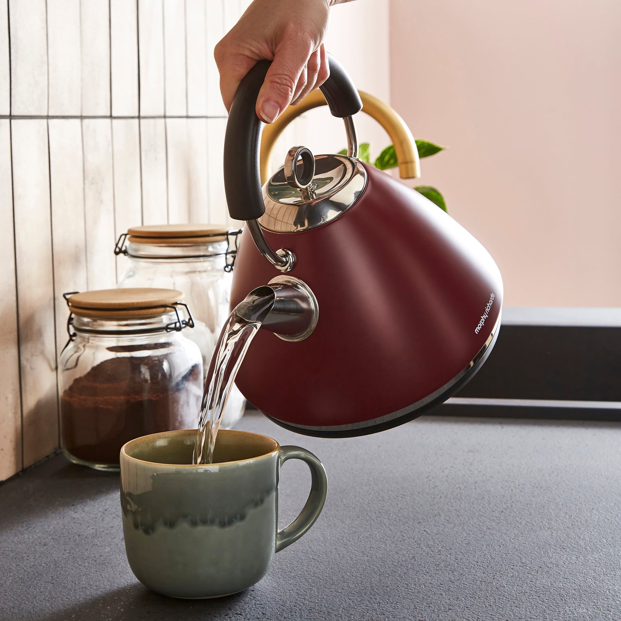 Limited Edition Accents 1.5L Pyramid Kettle - Rhubarb