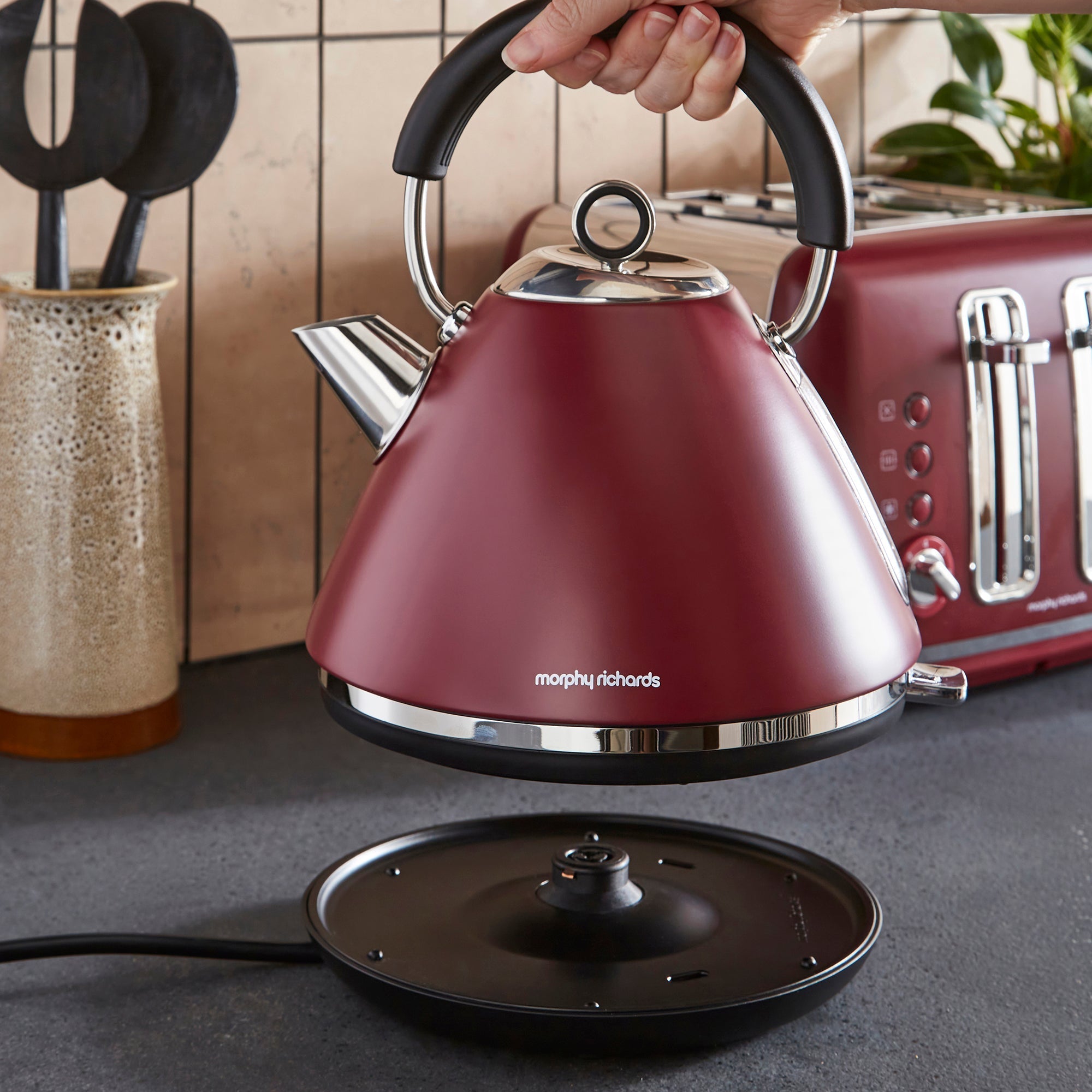 Limited Edition Accents 1.5L Pyramid Kettle - Rhubarb