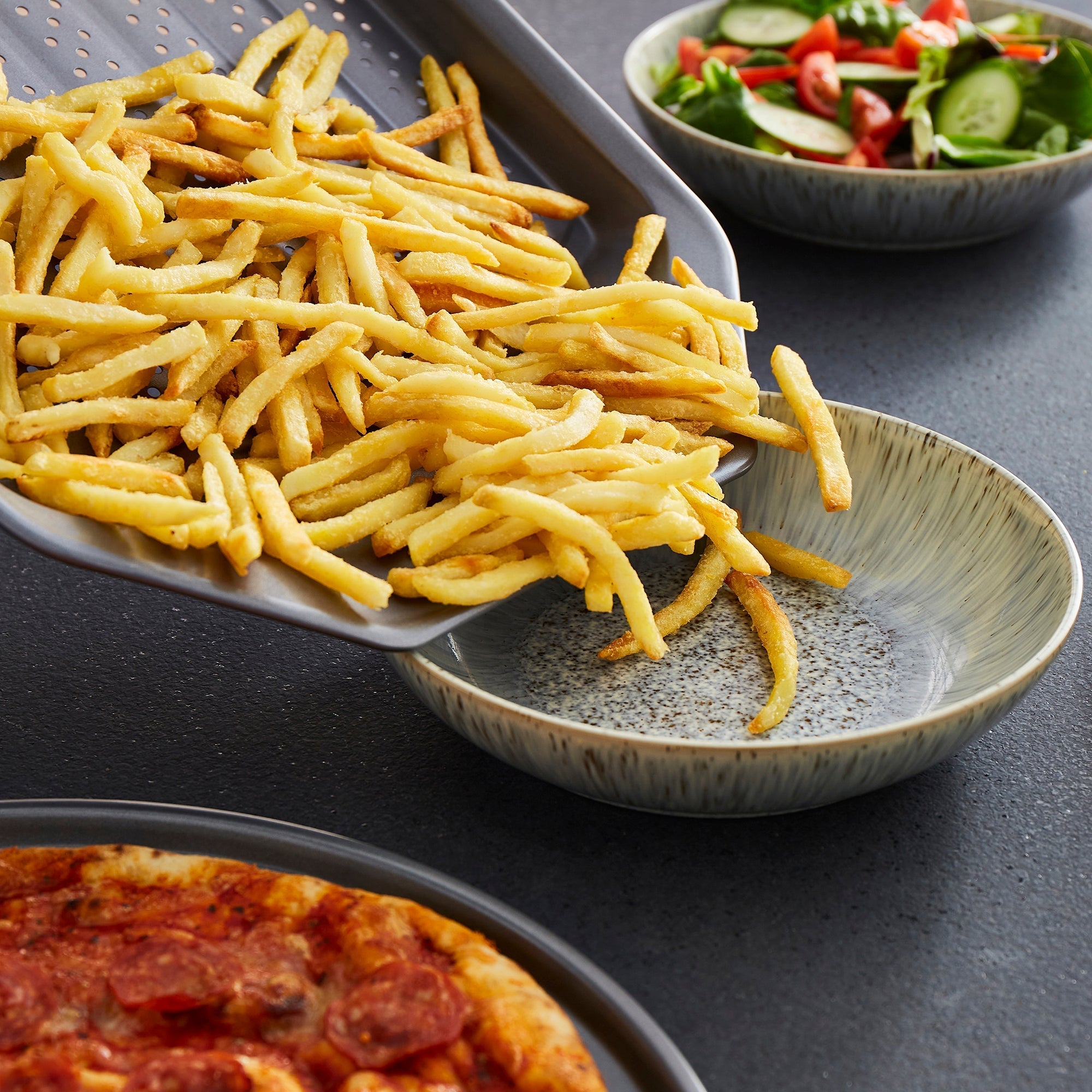 Pizza Pan and Crisper Tray Set and Slotted and Solid Turner Set