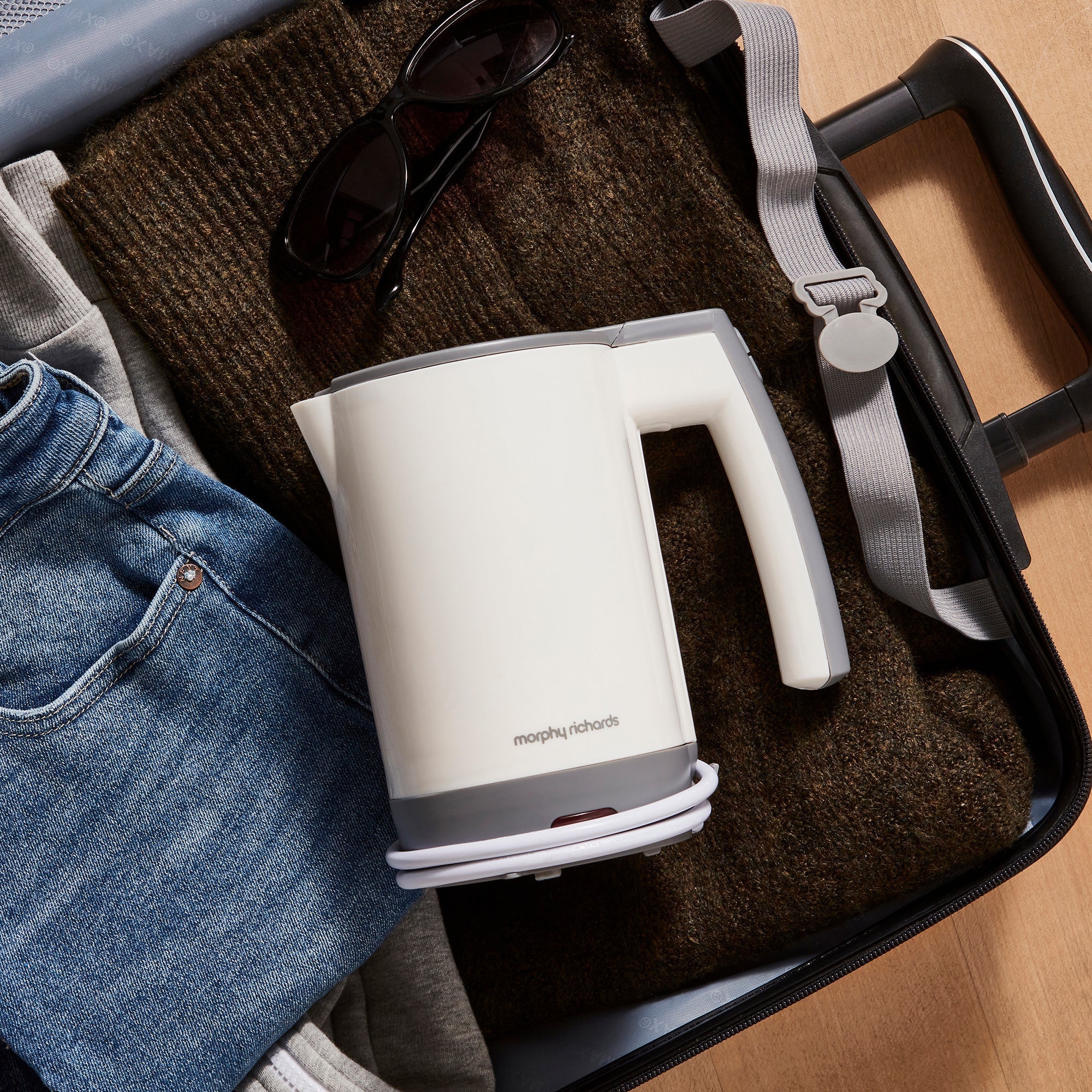 Travel Kettle, Travel Iron and Grey Air Flex 6” Portable Oscillating USB Fan Set