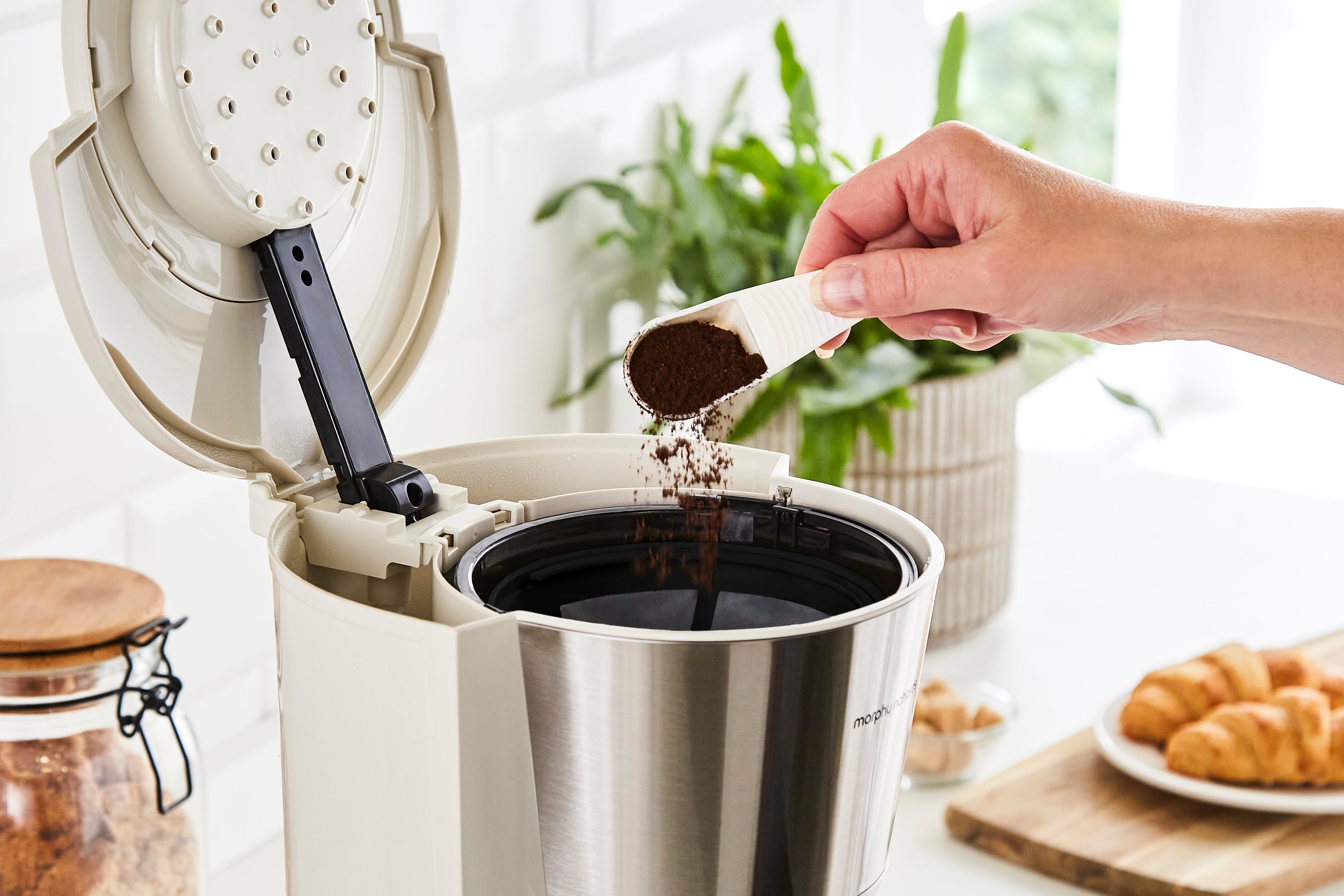 Equip Cream Filter Coffee Machine