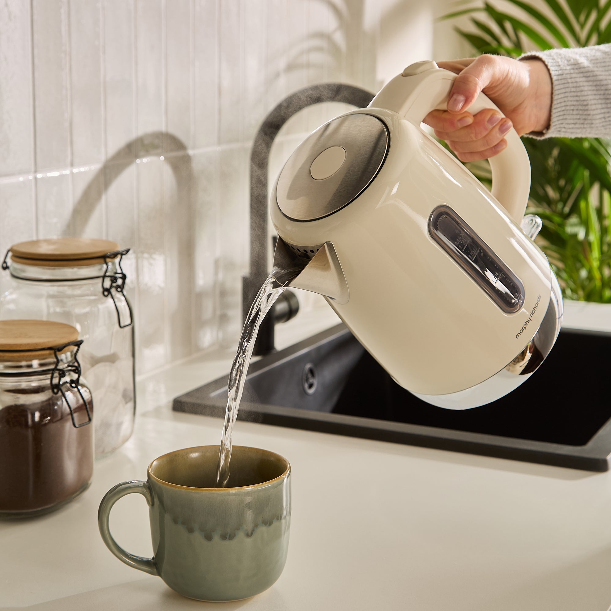 Equip Cream Kettle and Toaster Set