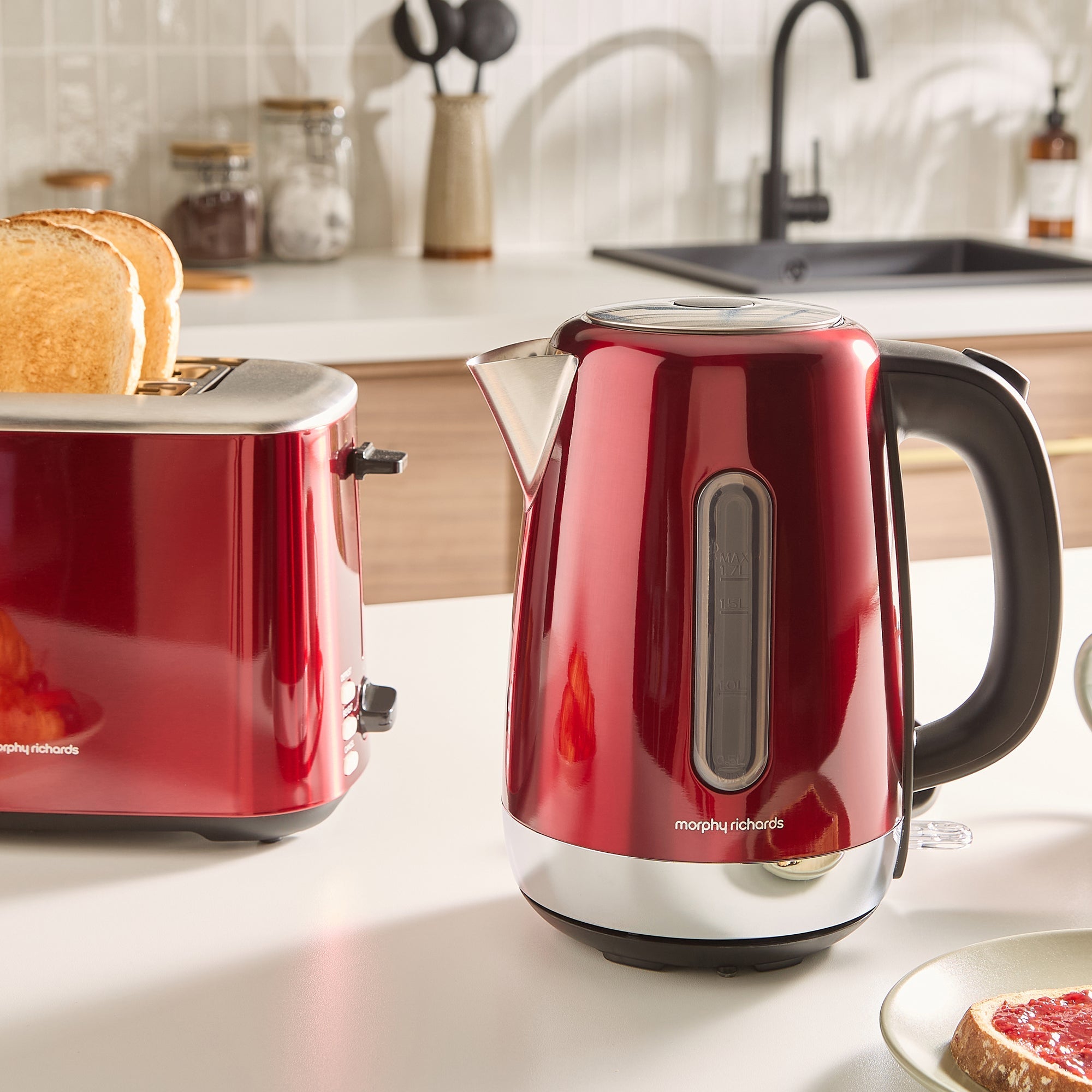 Equip Morphy Metalic Red Kettle and Toaster Set