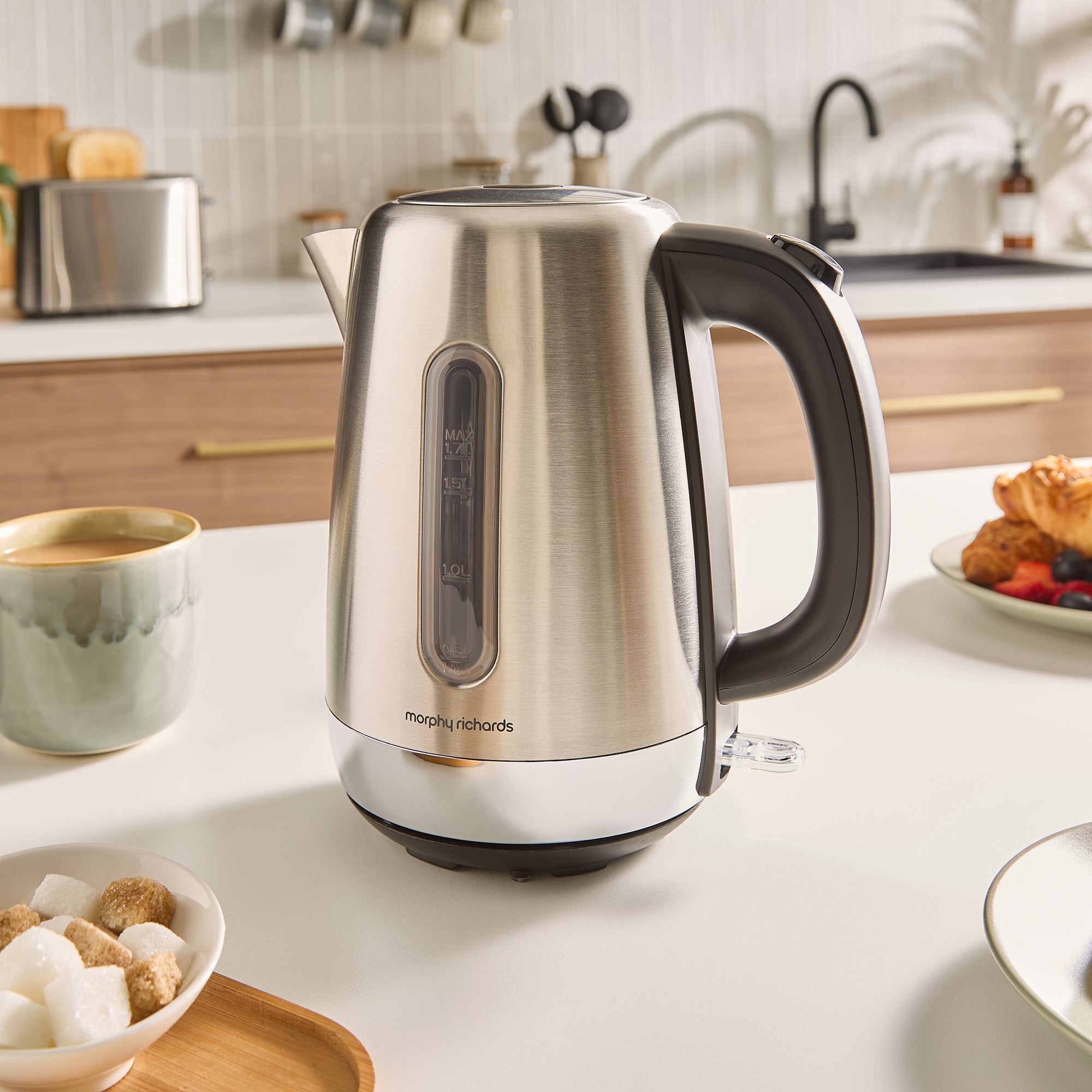 Equip Silver Kettle and Toaster Set