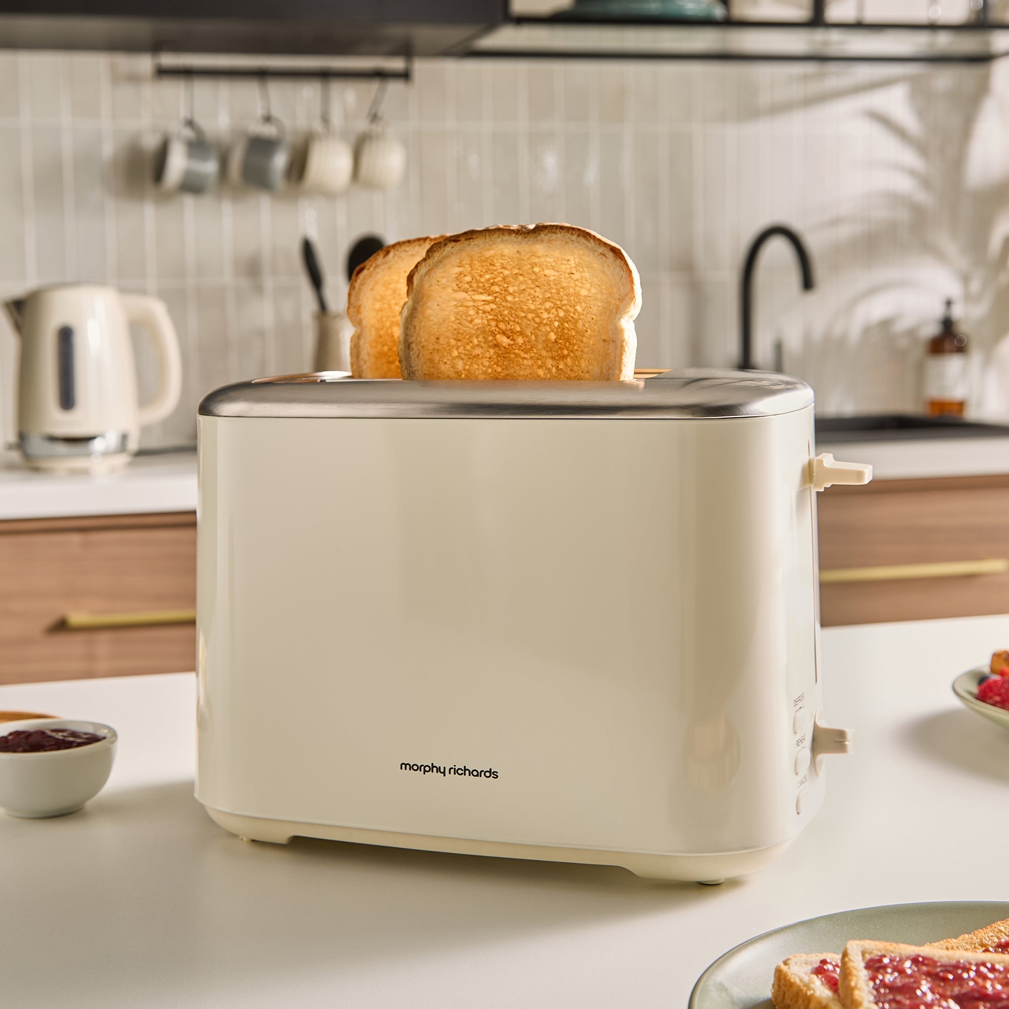 Equip Cream Kettle and Toaster Set