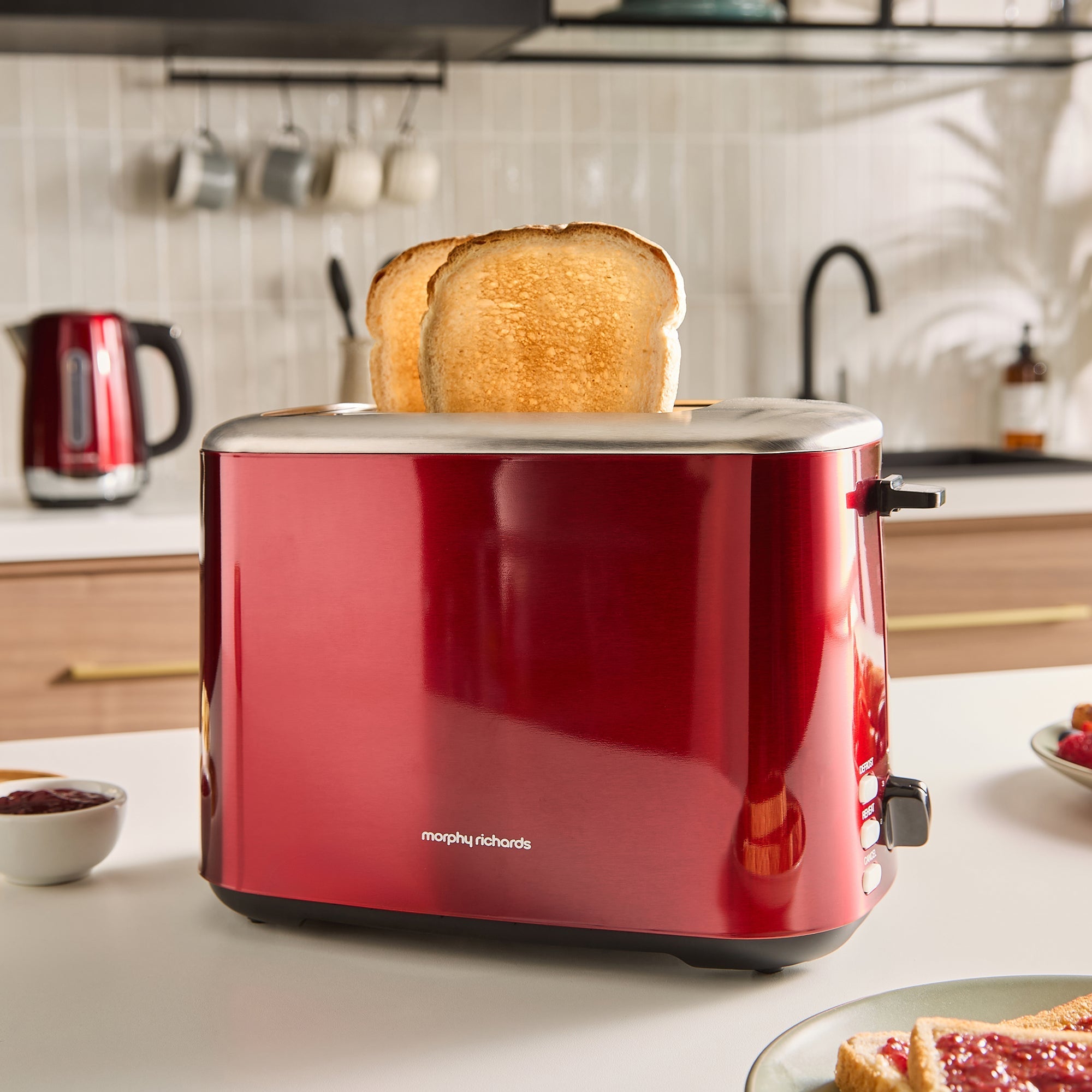 Equip Morphy Metalic Red Kettle and Toaster Set