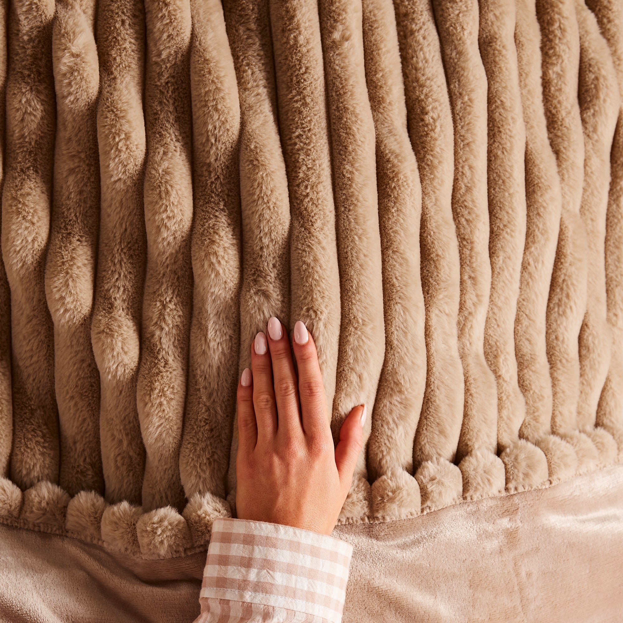 EverCosy Small Luxury Striped Fleece Electric Heated Throw - Mocha